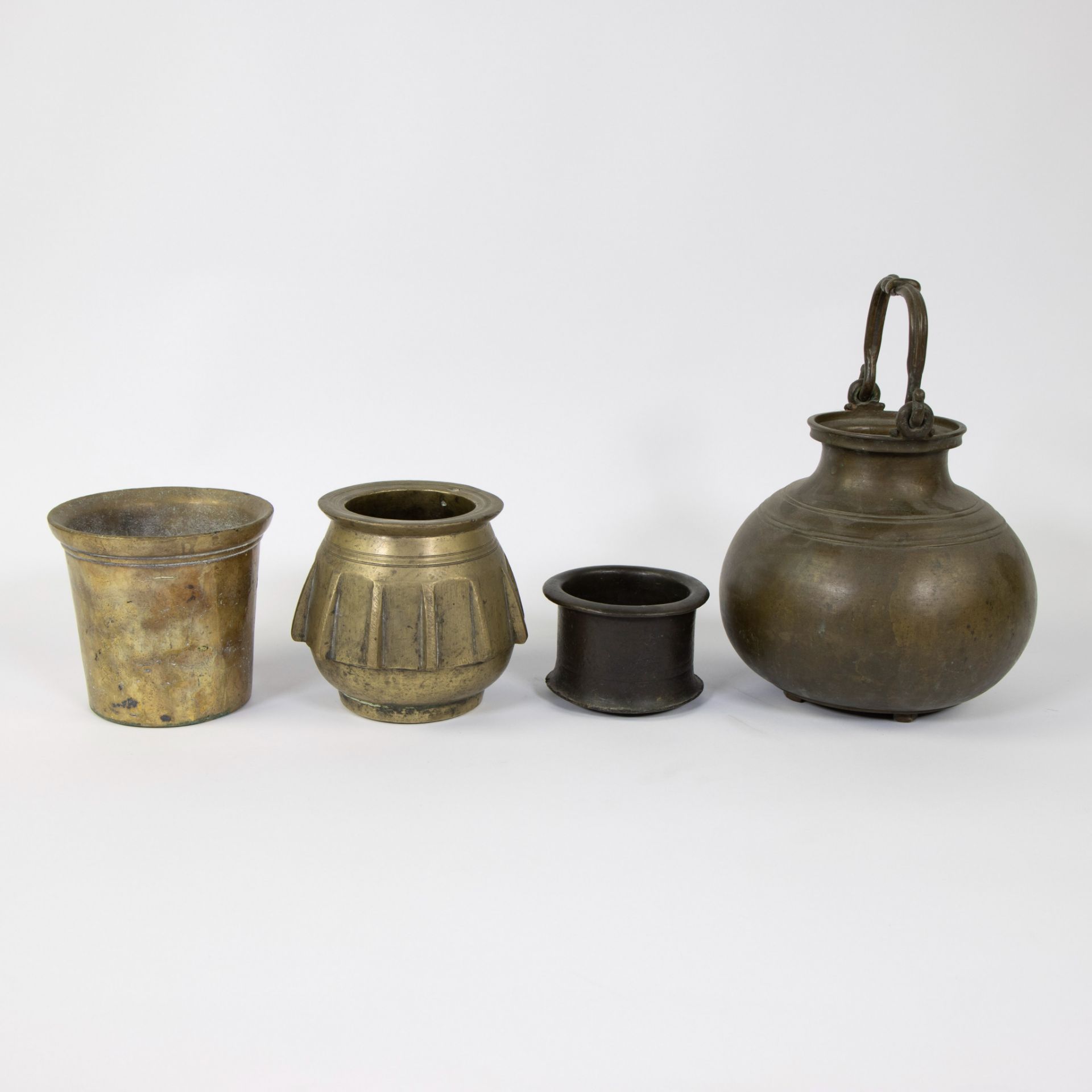 Collection Persian/Ottoman, 18th century mortar with pestle, 16th mortar, water vessel 17th/18th and - Image 3 of 5