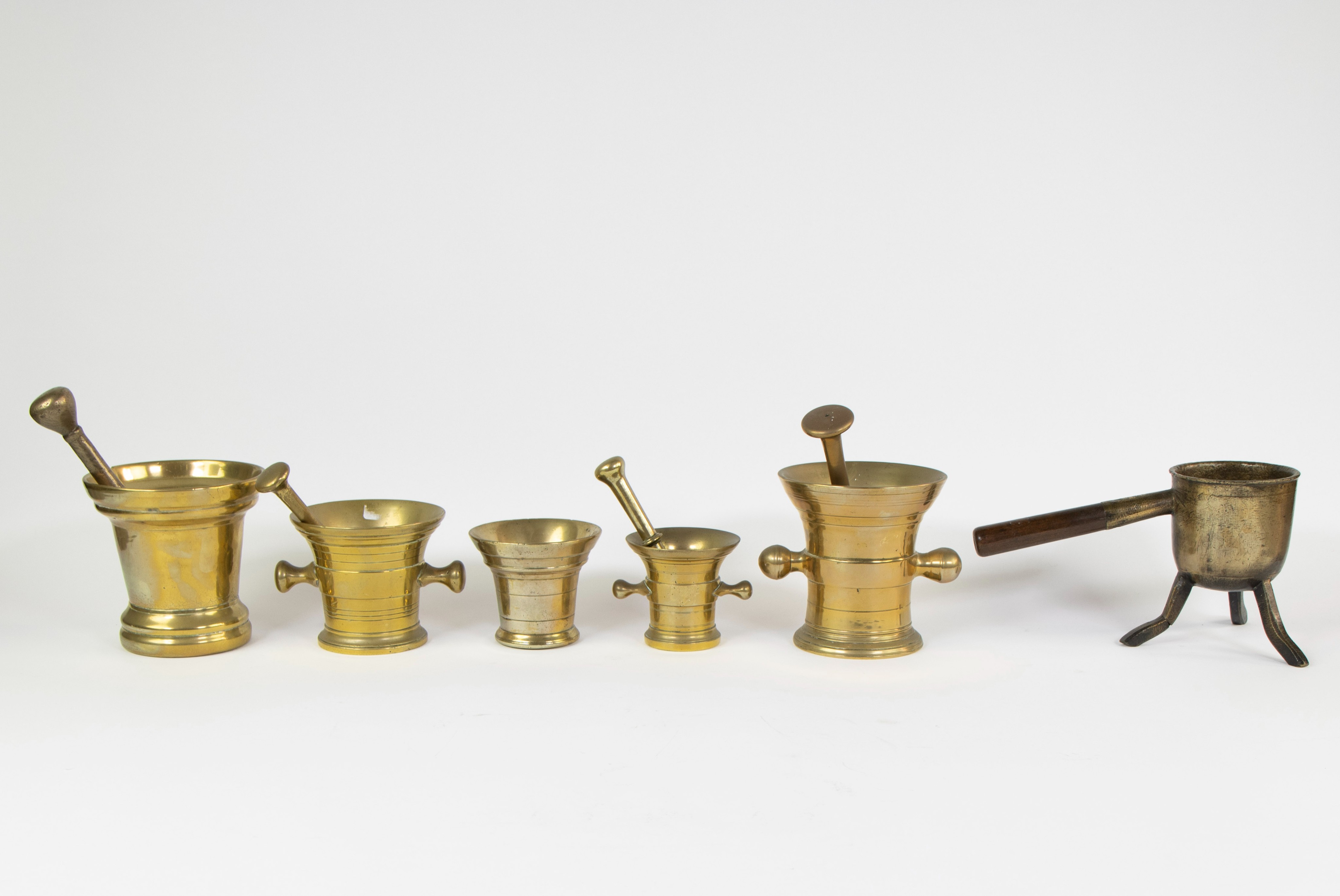 Collection of mortars, pestles and a melting pot - Image 3 of 6