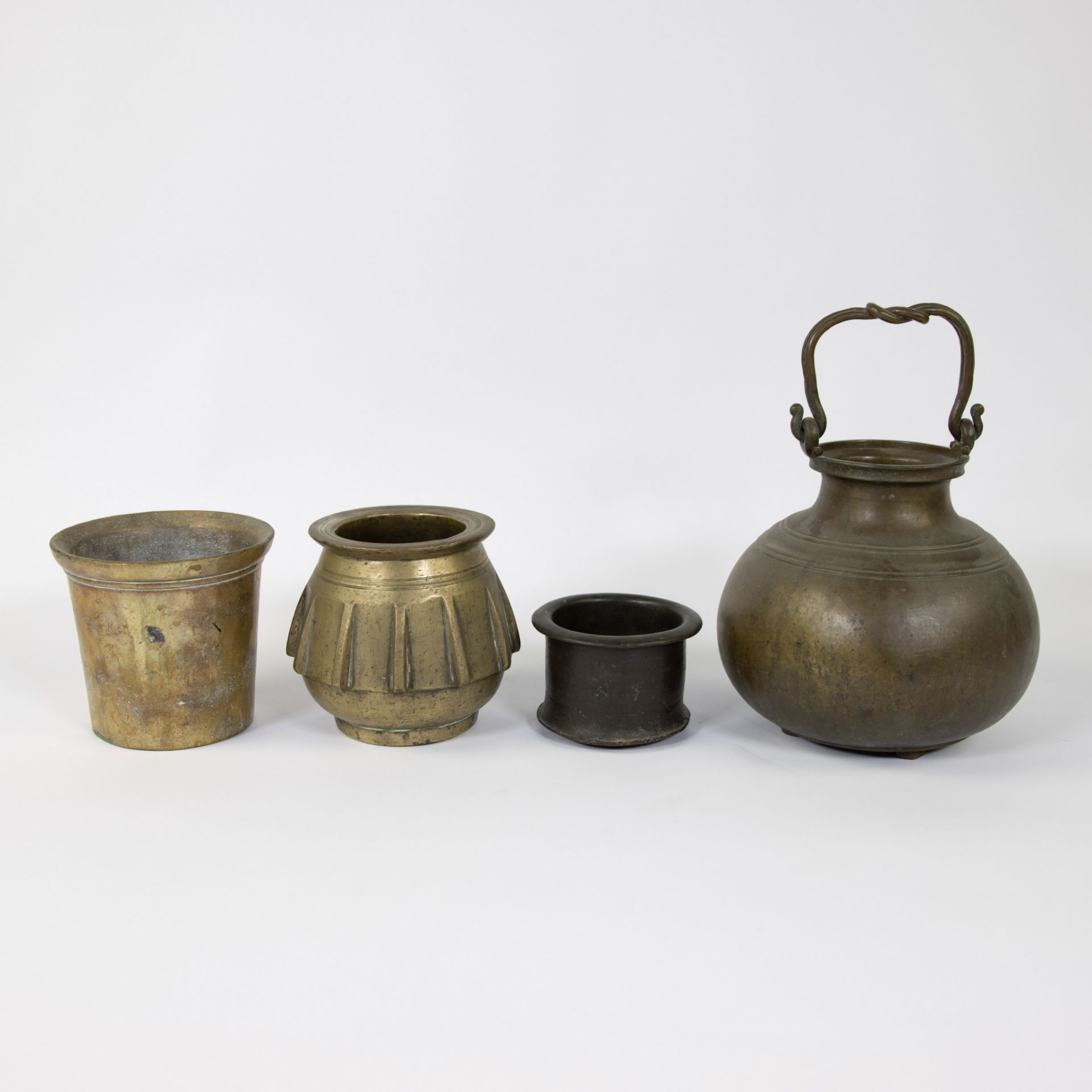 Collection Persian/Ottoman, 18th century mortar with pestle, 16th mortar, water vessel 17th/18th and - Image 4 of 5