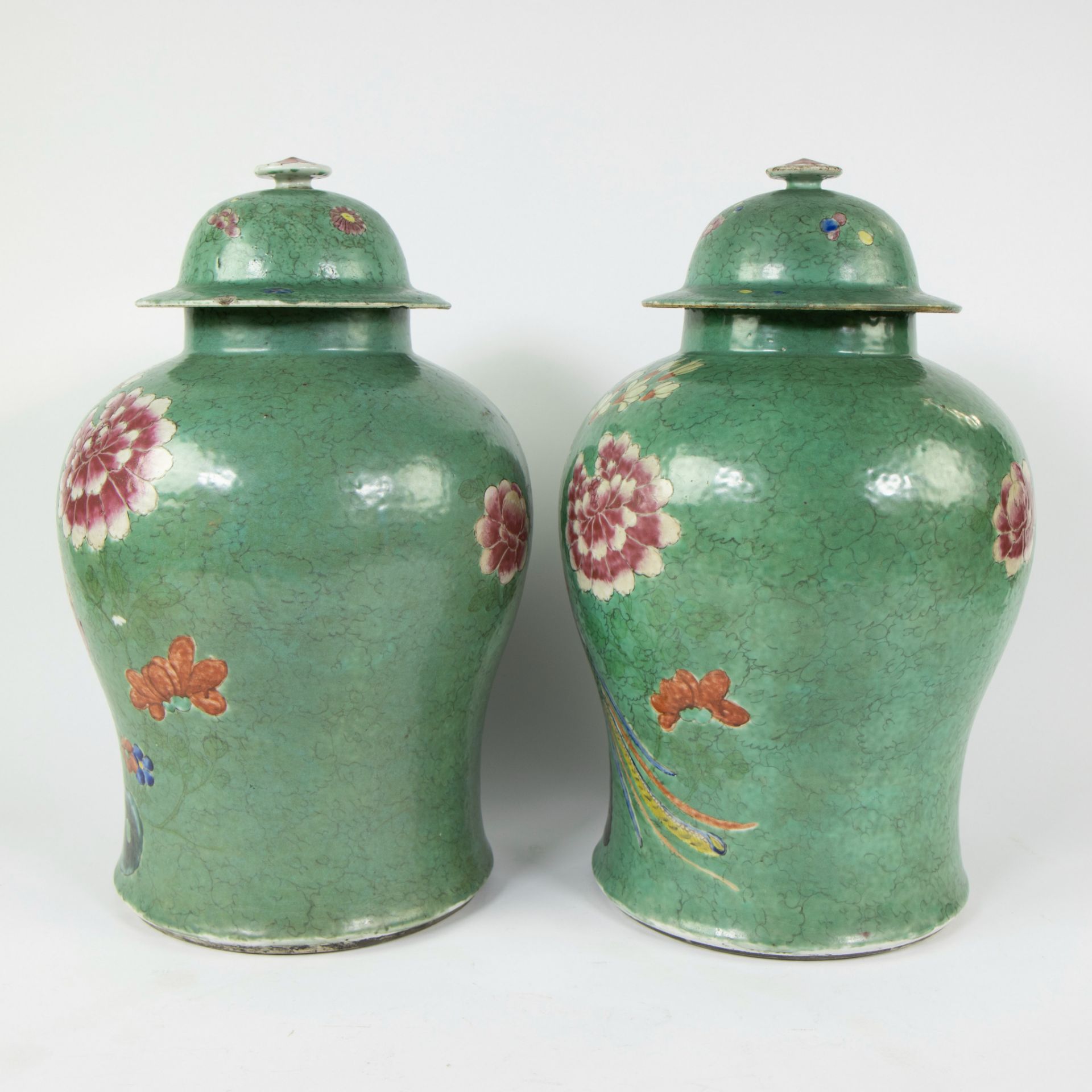 Pair of Chinese baluster shaped jars and their covers symmetrically decorated in fencai enamels depi - Image 4 of 12