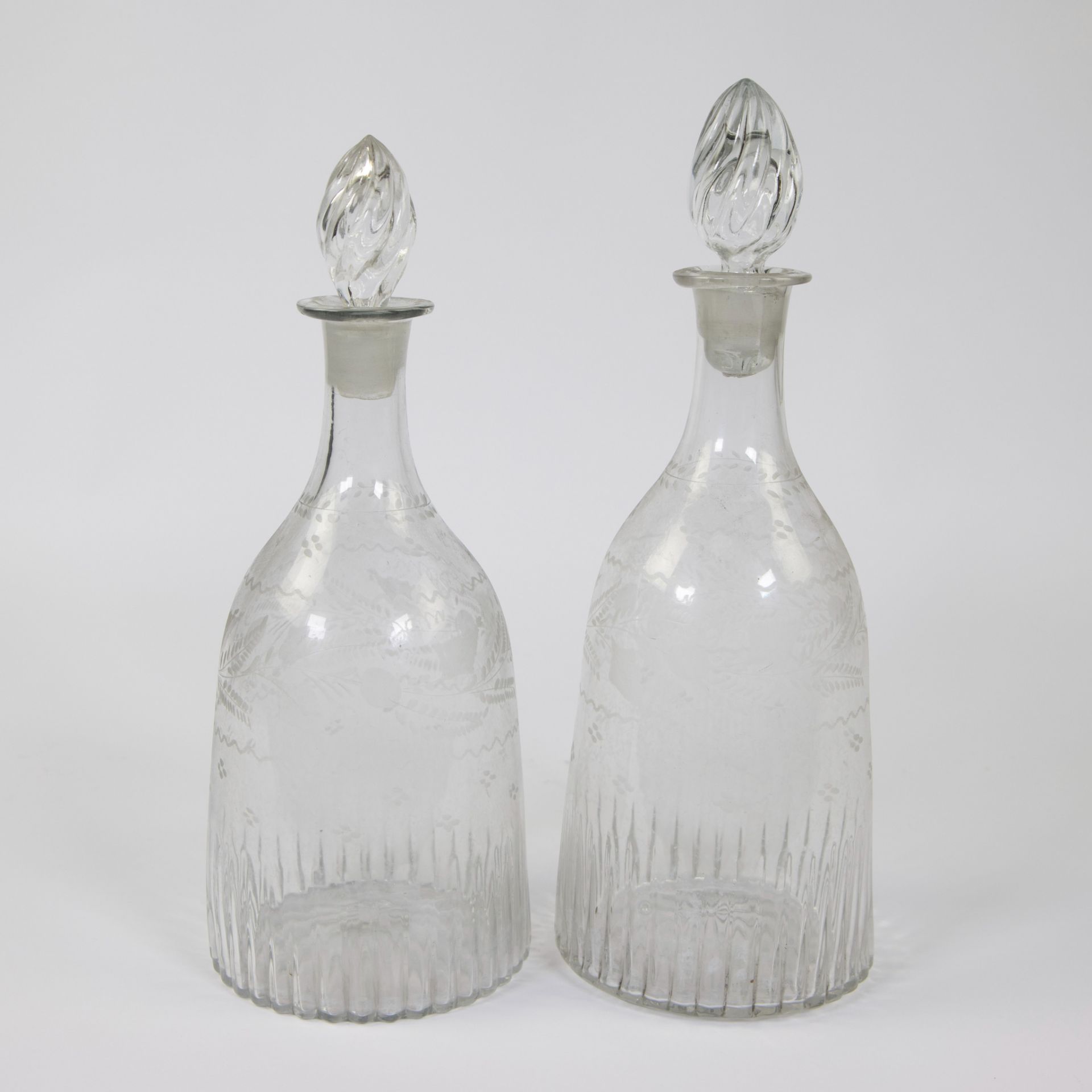 Lot glassware, 2 engraved decanters ca 1830 - Image 3 of 6