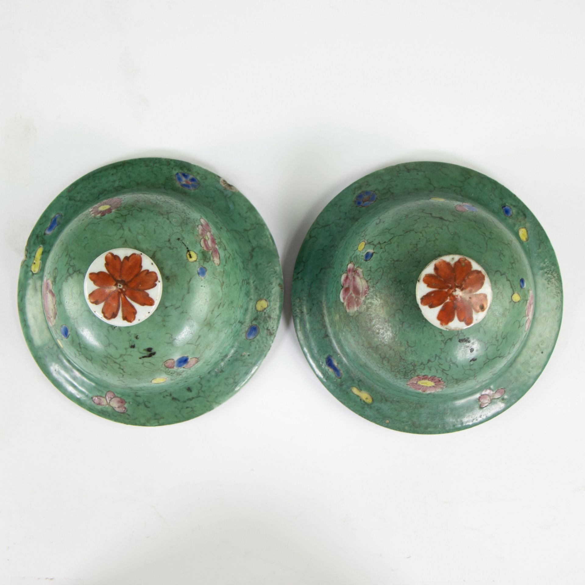 Pair of Chinese baluster shaped jars and their covers symmetrically decorated in fencai enamels depi - Image 9 of 12