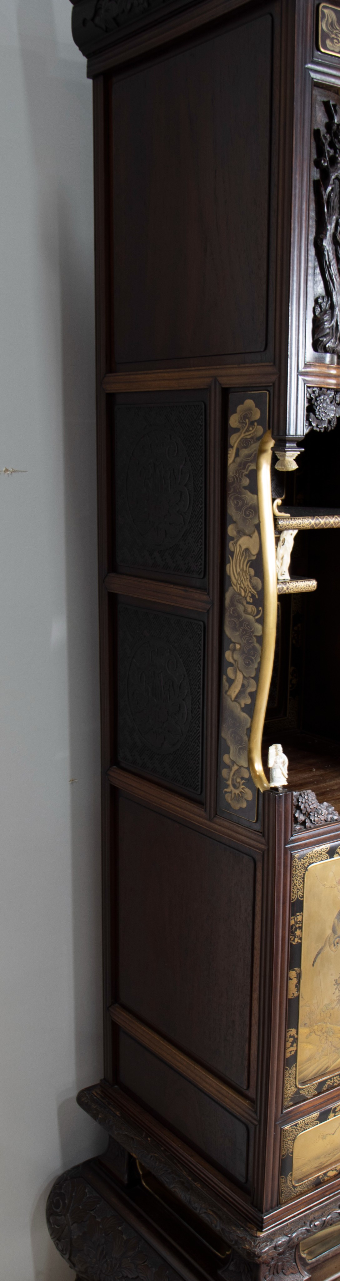 A superb large Shodana cabinet with gold lacquered panels and doors, with open carved crest and frie - Image 7 of 7