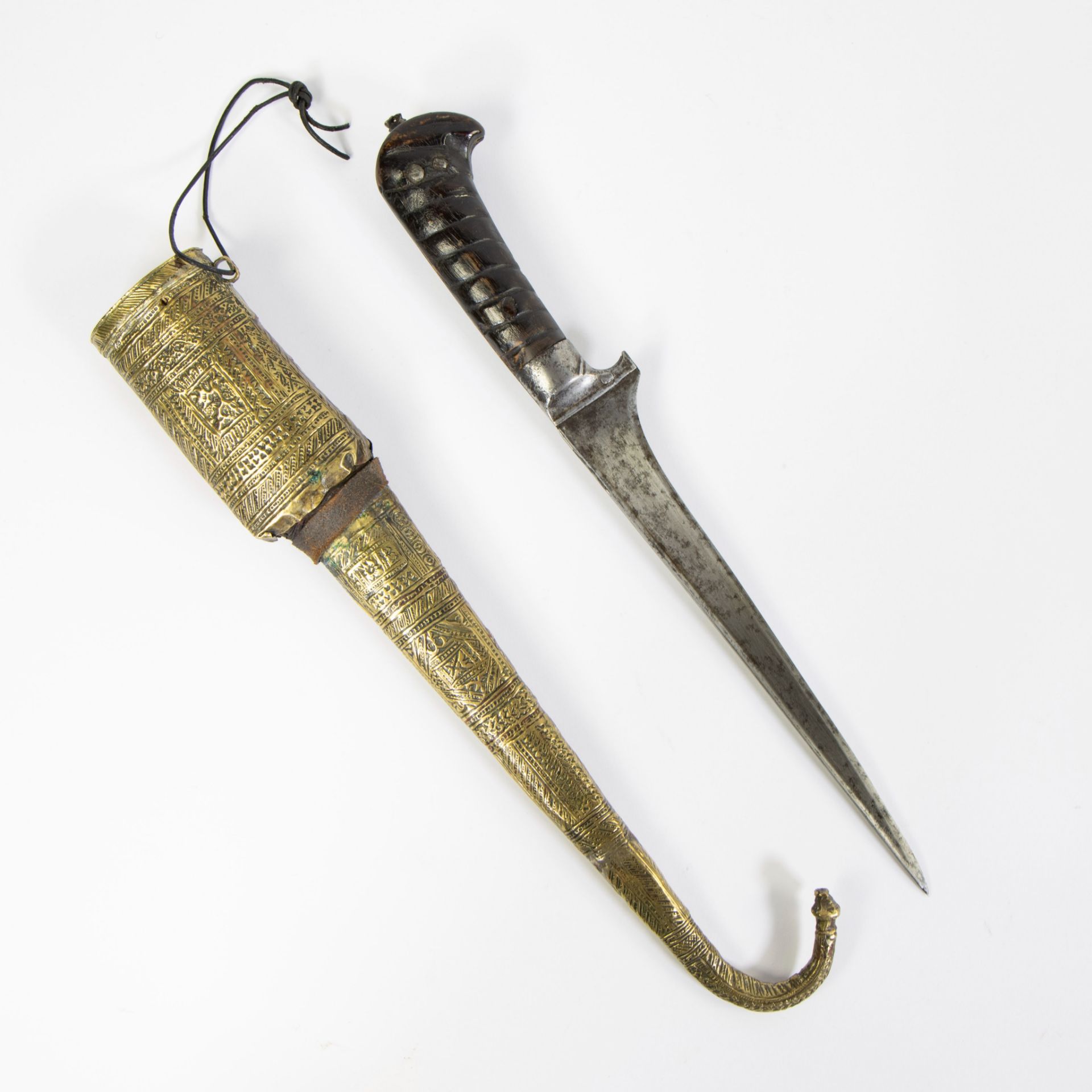 Choora dagger of the Mahsud tribe ca 1900, hilt in horn, Afganistan - Image 2 of 2