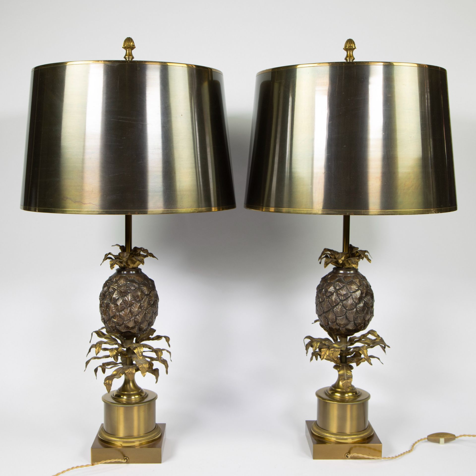 Maison Charles, two large bronze and brass "Pineapple" table lamp with bronze and brass shade. Signe - Image 4 of 6