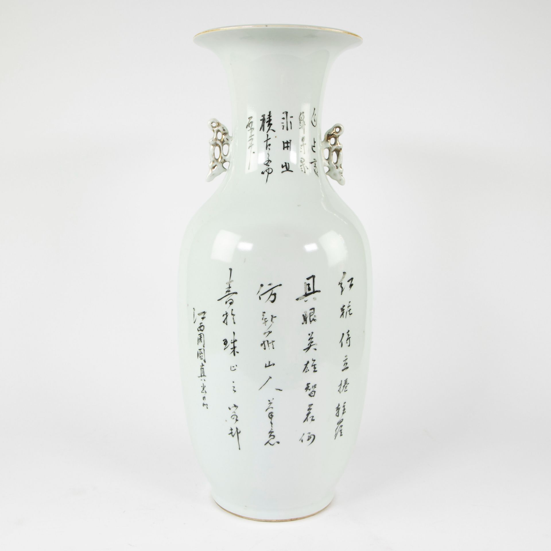 19th century Chinese famille rose vase decorated with figures and Chinese texts - Bild 5 aus 11