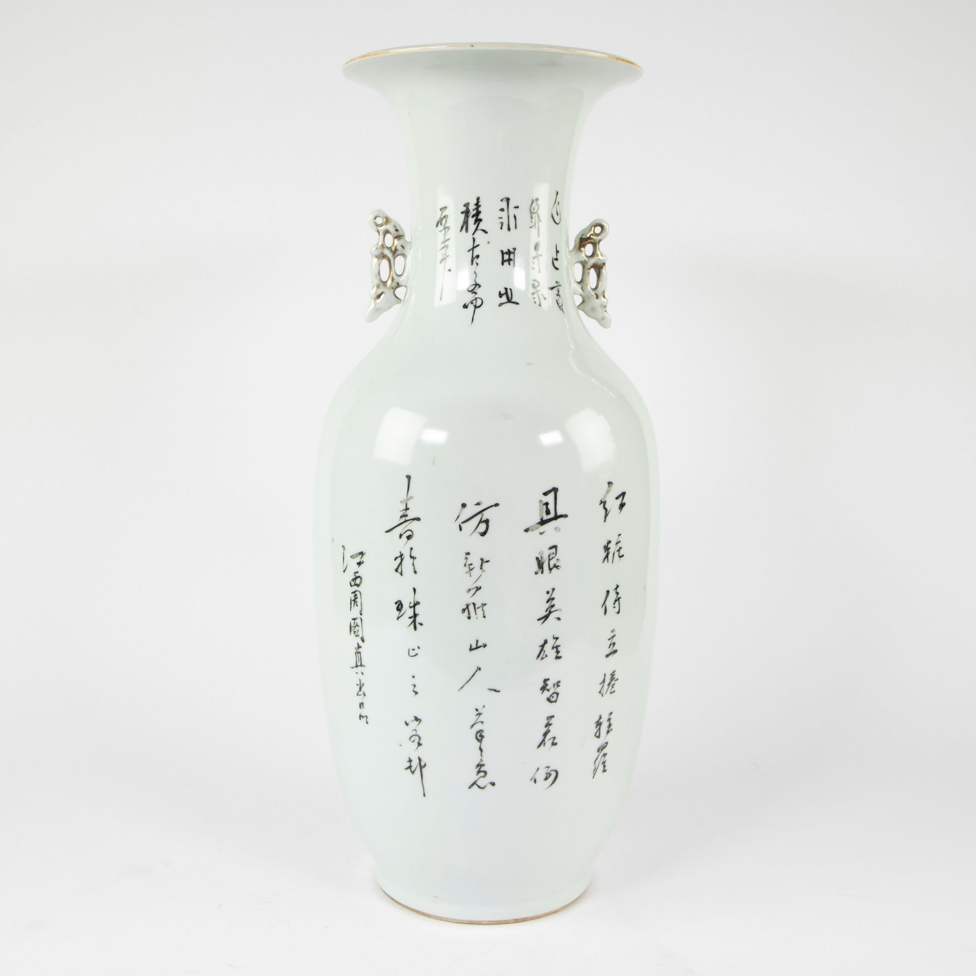 19th century Chinese famille rose vase decorated with figures and Chinese texts - Image 5 of 11