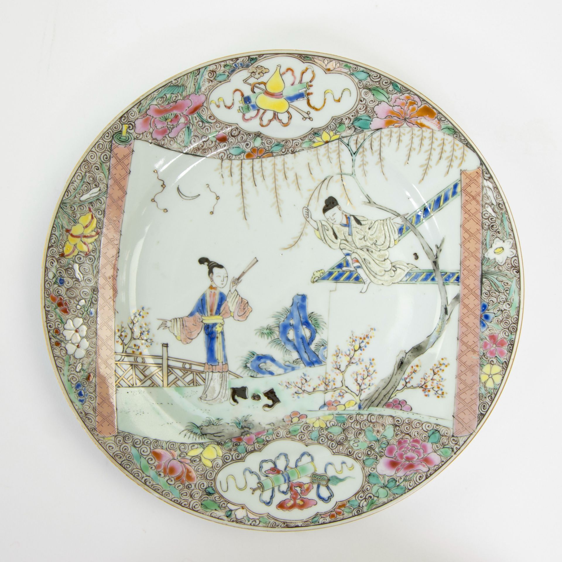 Set of six Chinese porcelain plates depicting a scene from the romance of The Western Chamber. Zhang - Image 12 of 15