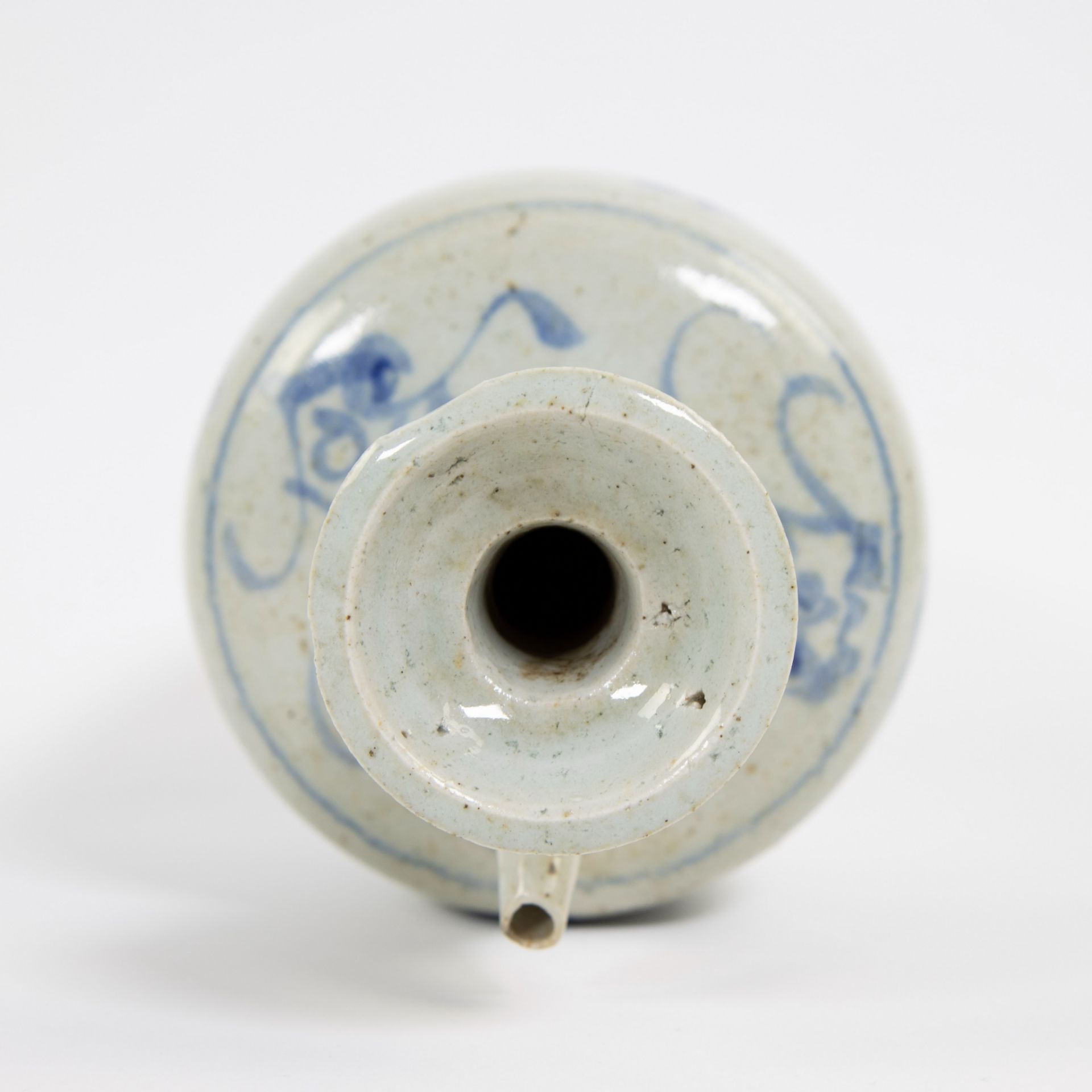 Pitcher or 'Kendi' in blue and white Chinese porcelain, Ming dynasty - Image 5 of 6