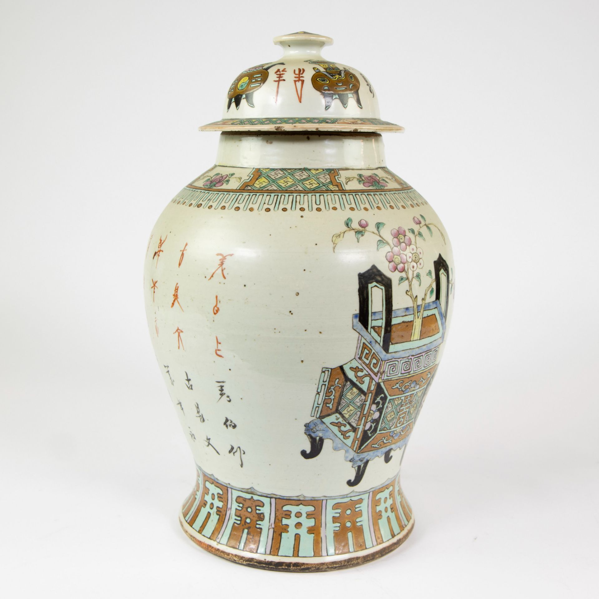 Chinese porcelain lidded jar famille rose decorated with polychrome enamels - Image 4 of 12