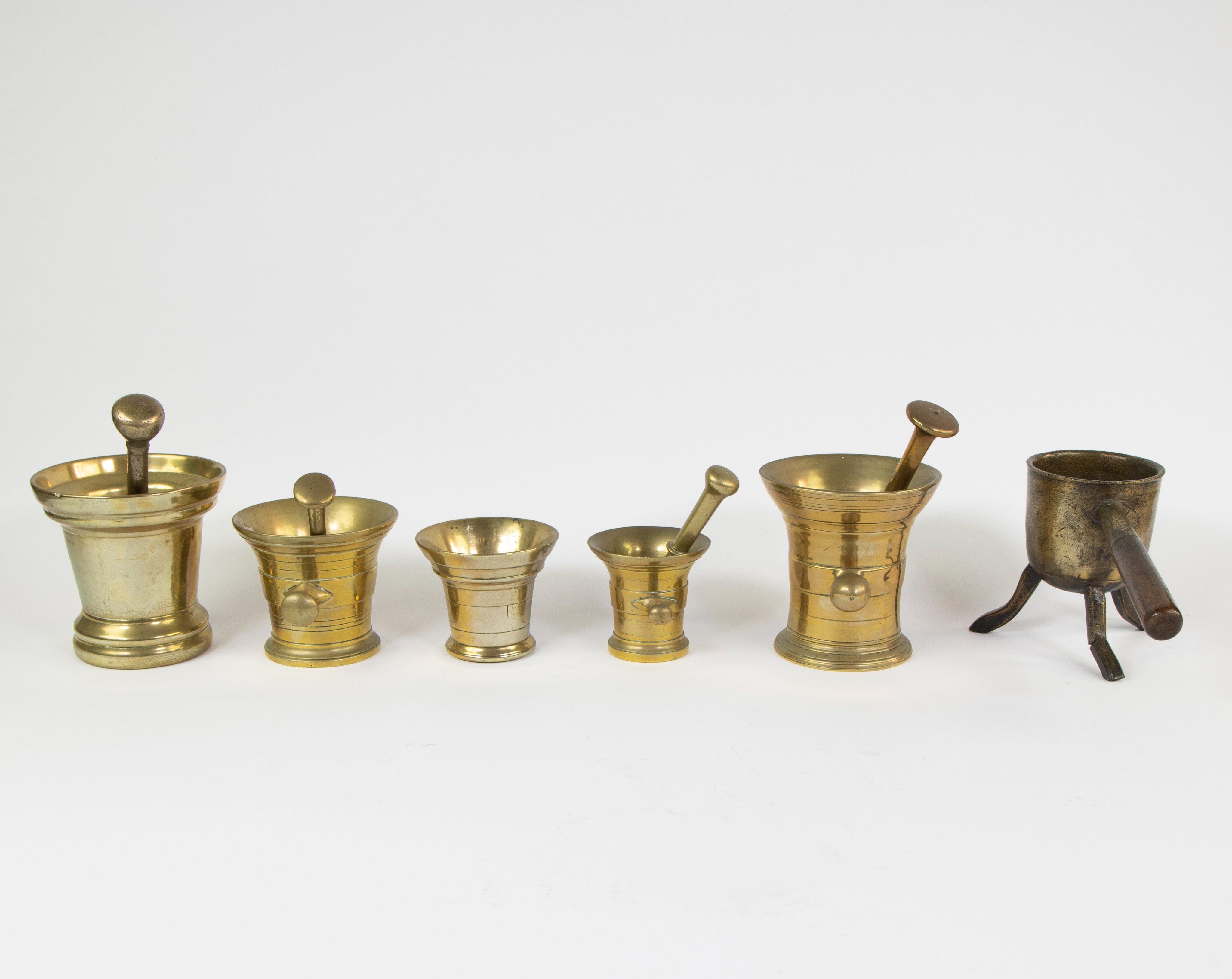Collection of mortars, pestles and a melting pot - Image 2 of 6