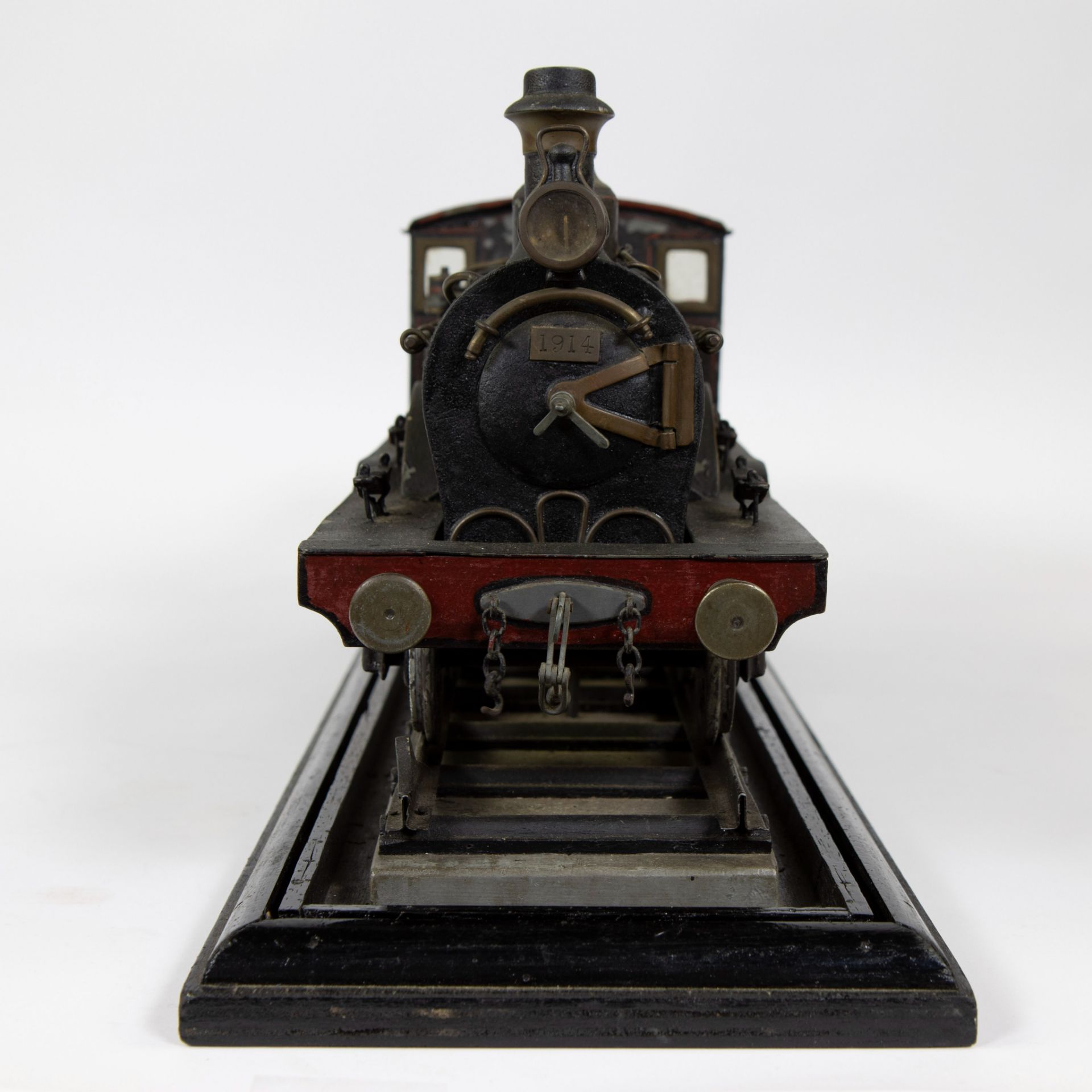 Model of a steam train Locomotive à vapeur du dépôt d'Ath, construction en 1914 by Joseph Delmec, pi - Bild 2 aus 4