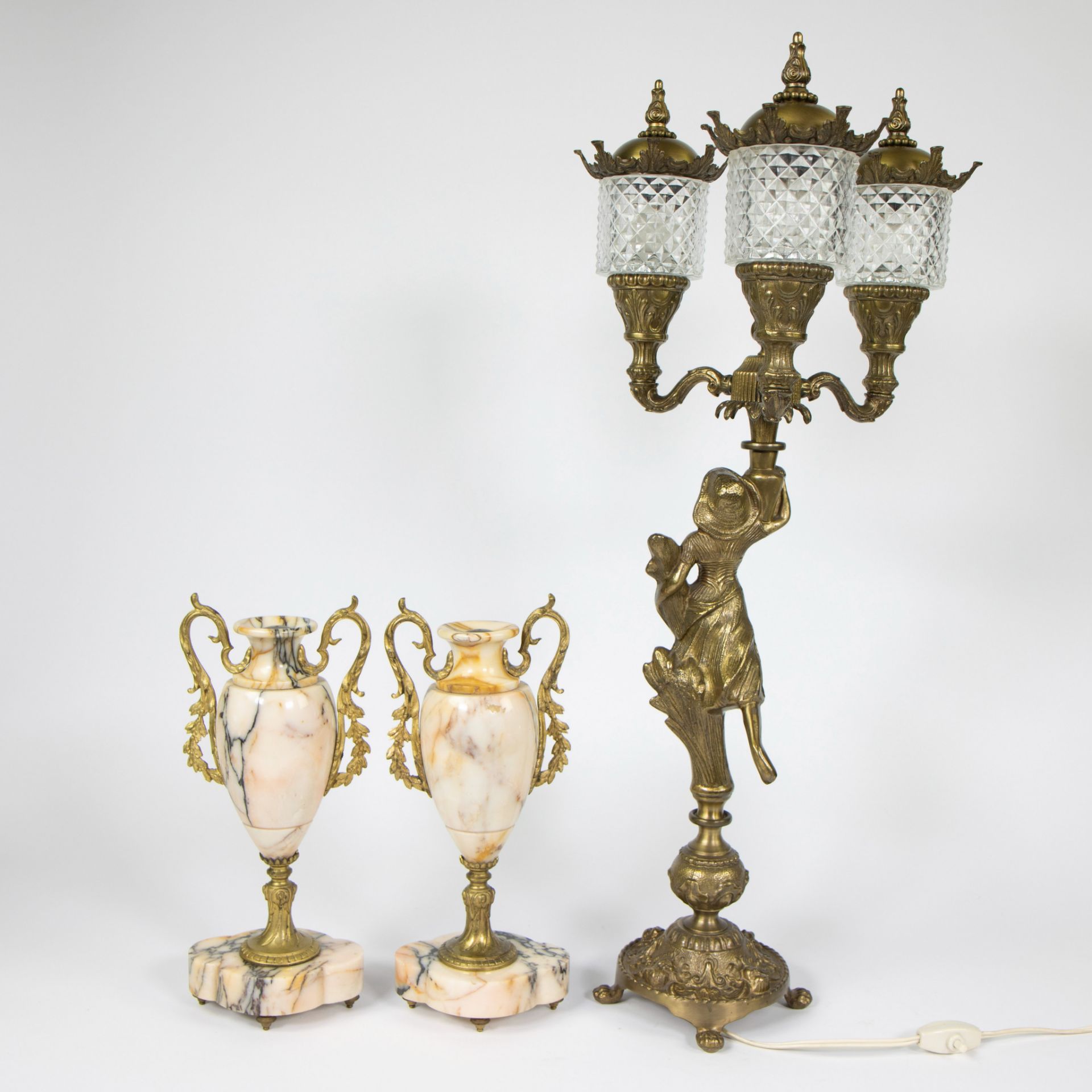 Large decorative lampadaire with 3 light points and 2 marble cassolettes. - Image 4 of 4
