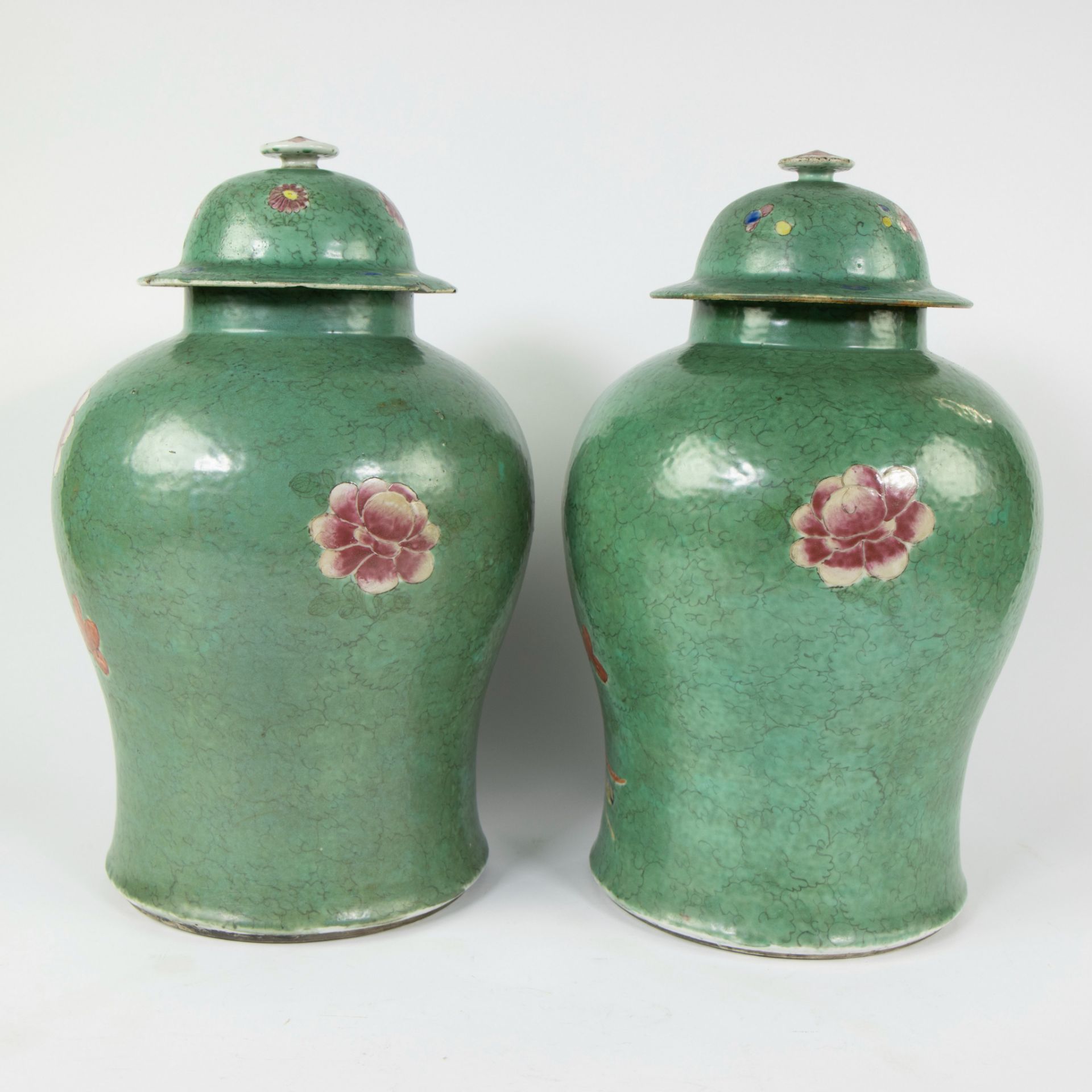 Pair of Chinese baluster shaped jars and their covers symmetrically decorated in fencai enamels depi - Image 5 of 12