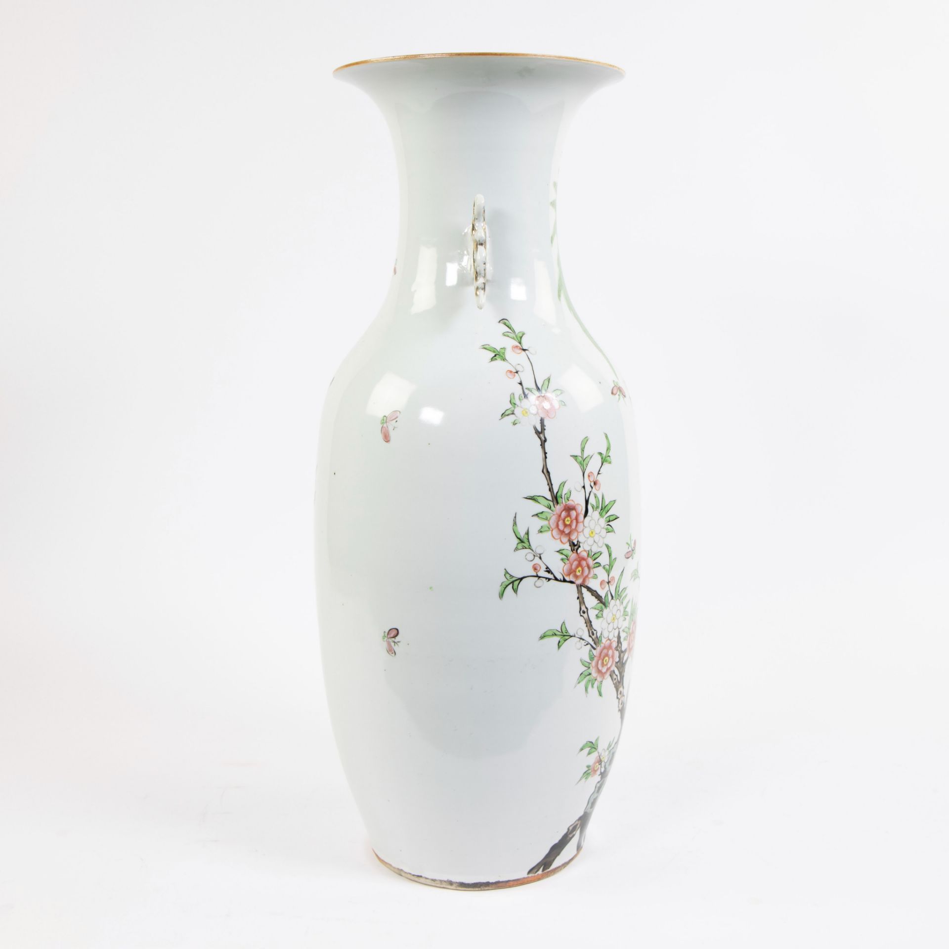 Chinese famille rose vase with birds and flowers, late 19th C - Image 4 of 7