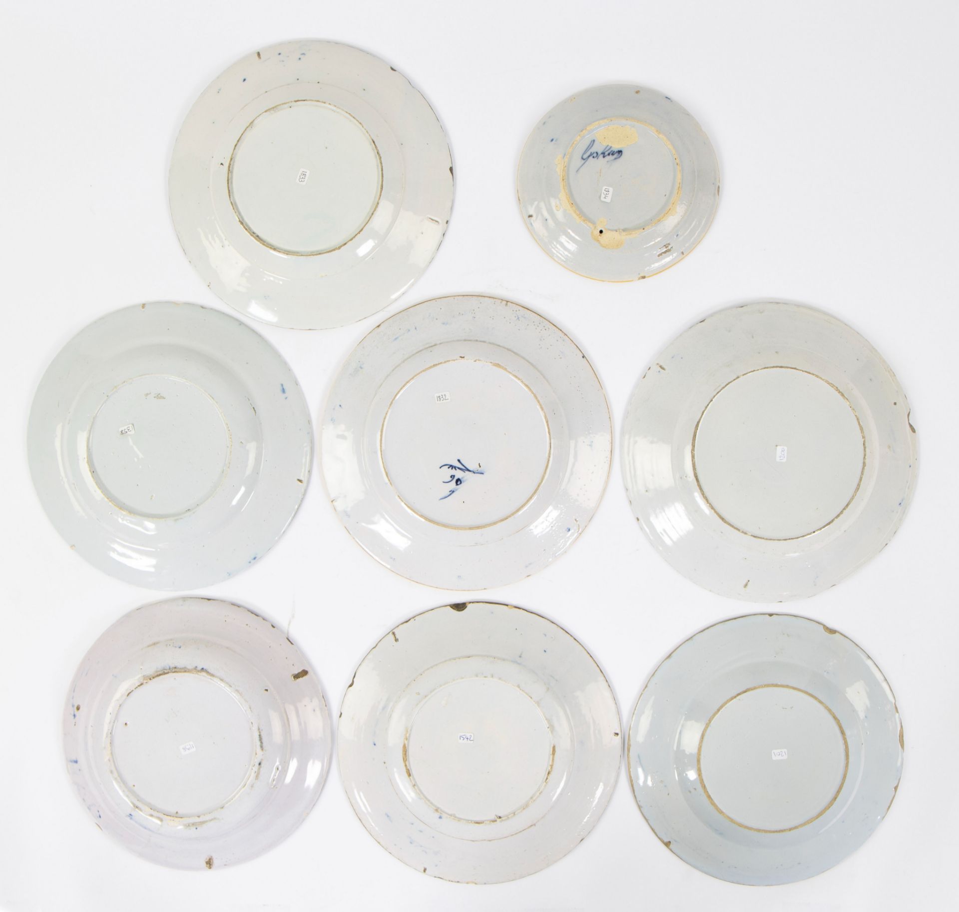 Collection of 8 blue Delft plates, 2 peacock plates and 6 with floral motifs - Image 2 of 2