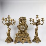 An impressive three-part-piece gilded Louis XV clock from Vincenti à Paris. The mantel clock decorat