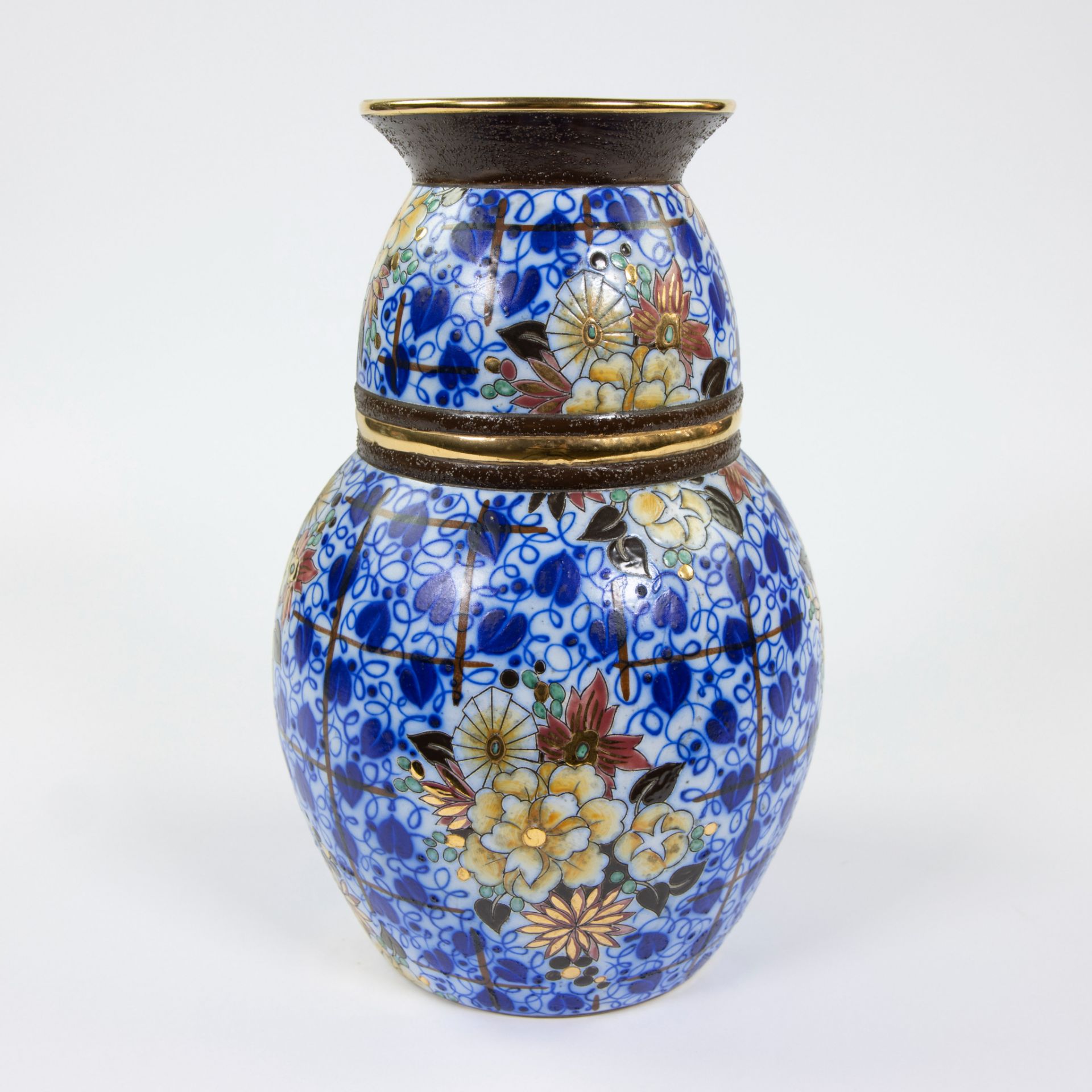 Raymond Chevalier / Boch La louvière, Egg-shaped vase, enamelled ceramics decorated with floral moti - Image 2 of 5