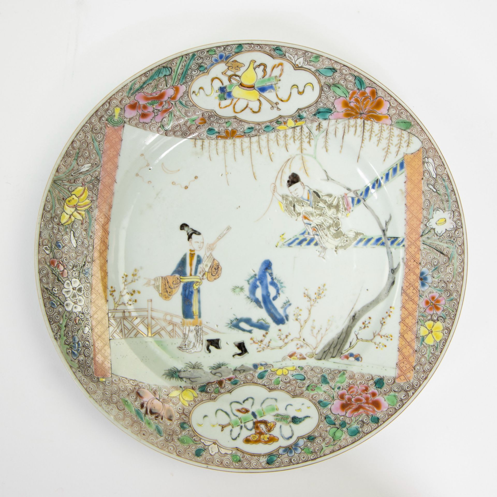 Set of six Chinese porcelain plates depicting a scene from the romance of The Western Chamber. Zhang - Image 14 of 15