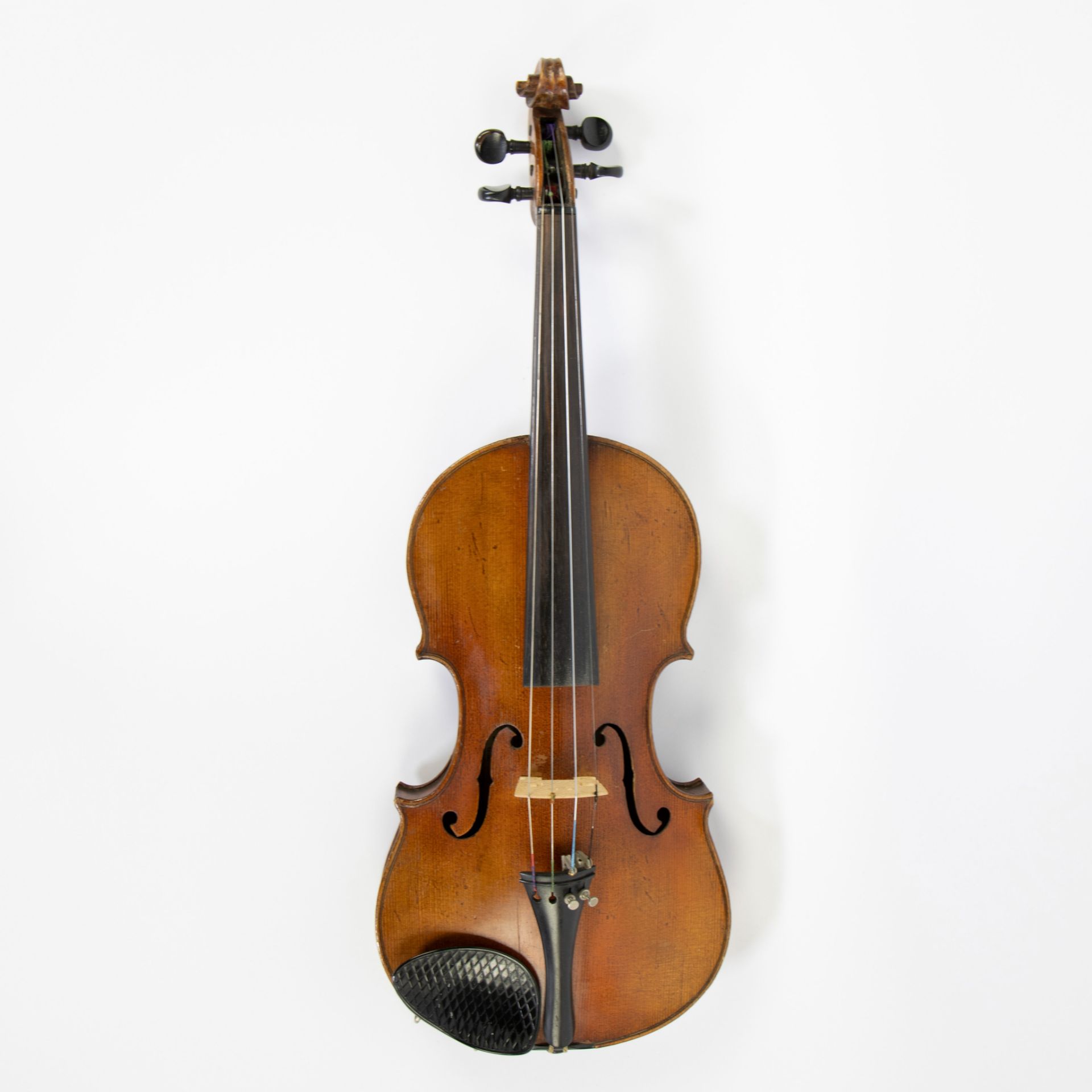 Violin copy, label 'Nicolaus Amati, fecit E. Reinhold Schmidt, Saxony', case incl.