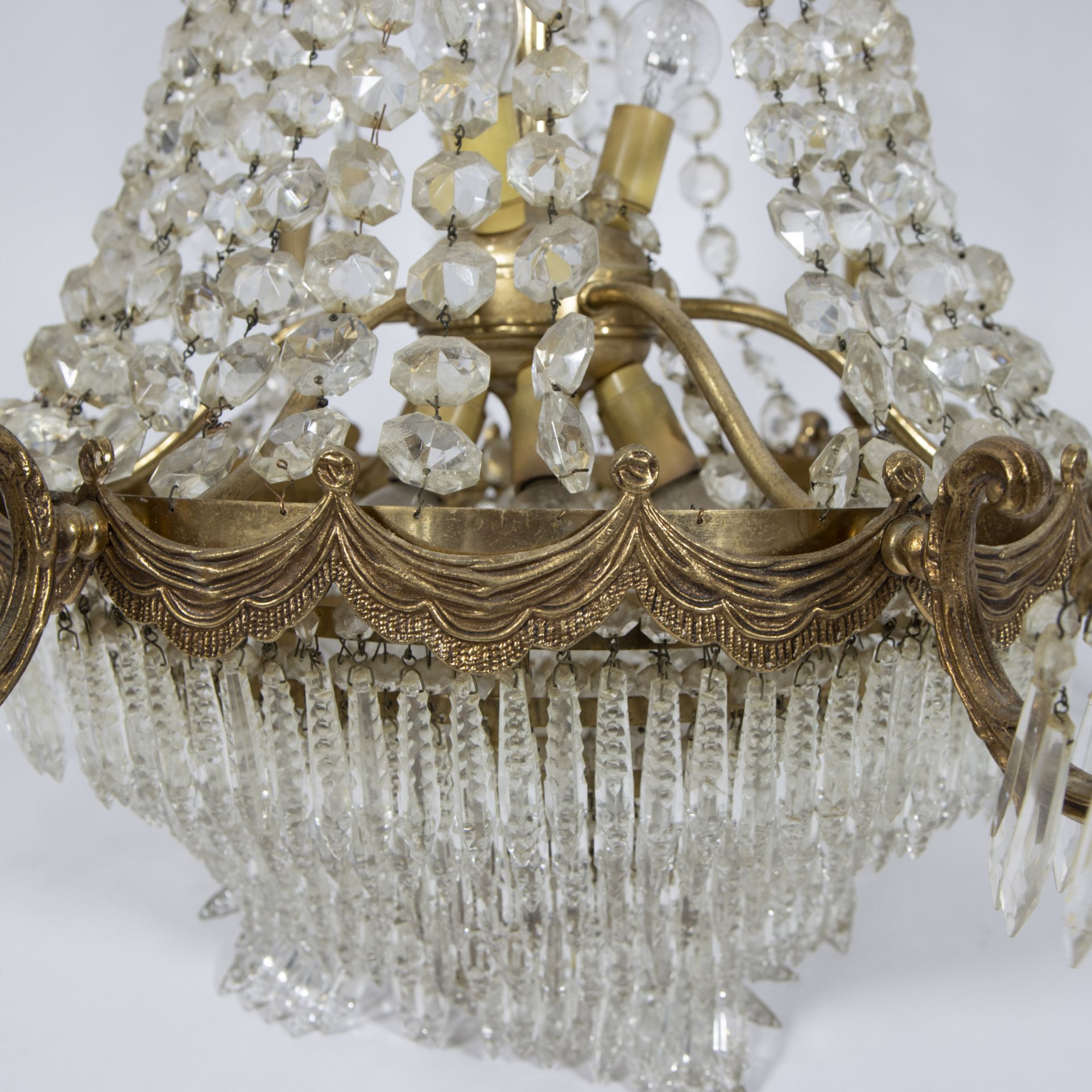 Pocket chandelier or sac à perle, from the top of the lamp, the crown, strings of beads run to the r - Image 2 of 2