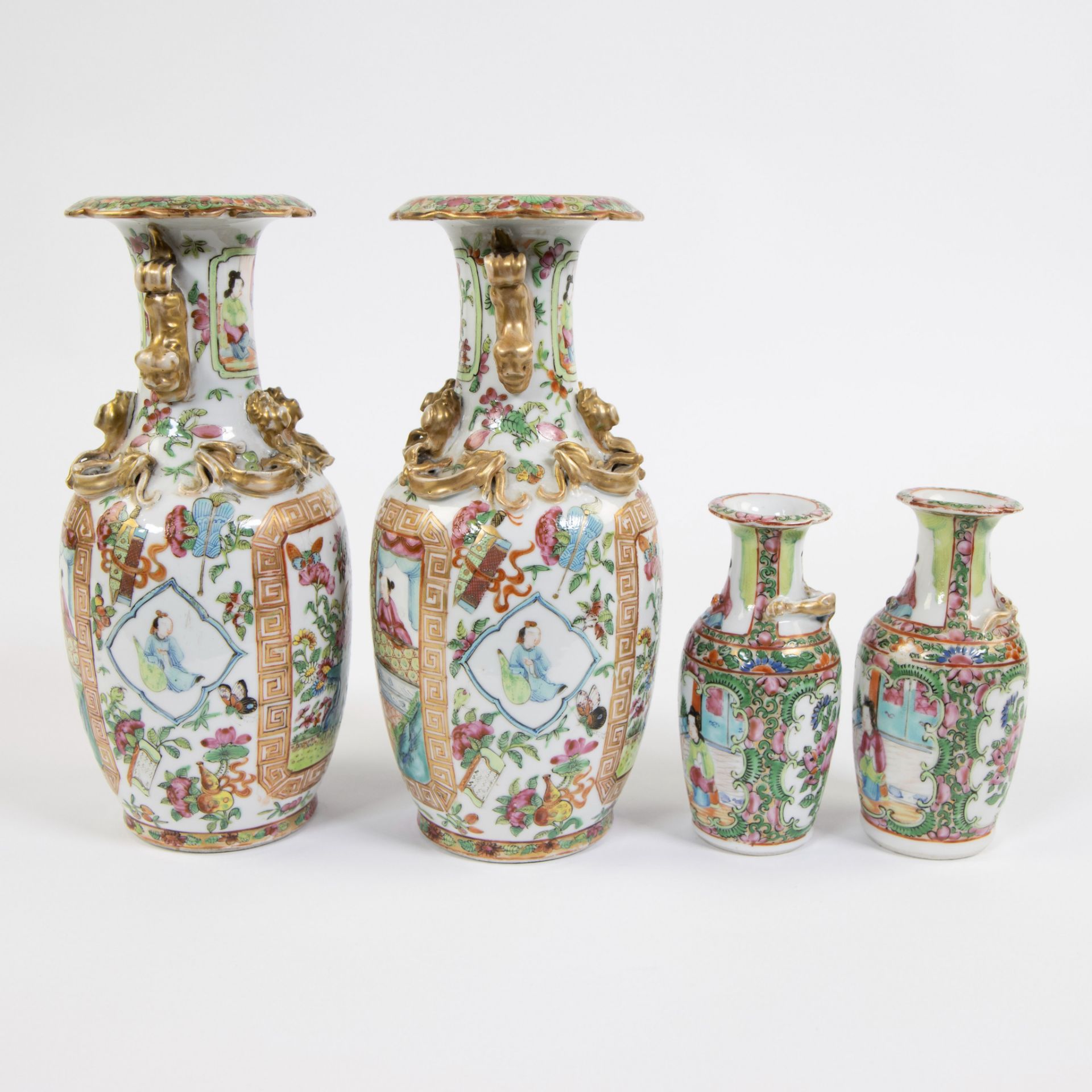 Two Canton porcelain vases and two smaller vases. Decorated in famille rose enamels enhanced with go - Bild 2 aus 6