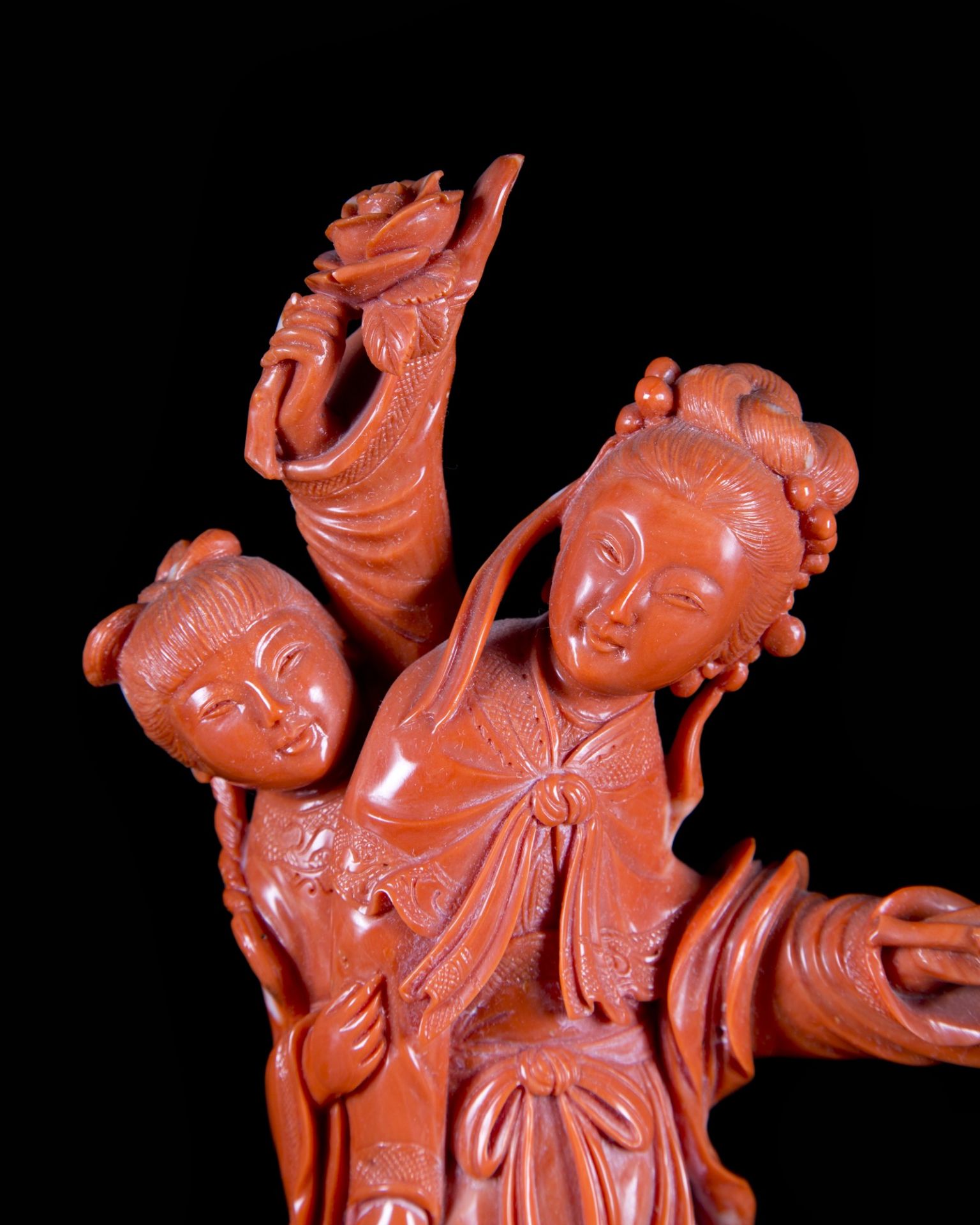 GROUP IN RED CORAL BEIJING WORKMANSHIP h. 24.5 cm  - Image 5 of 5