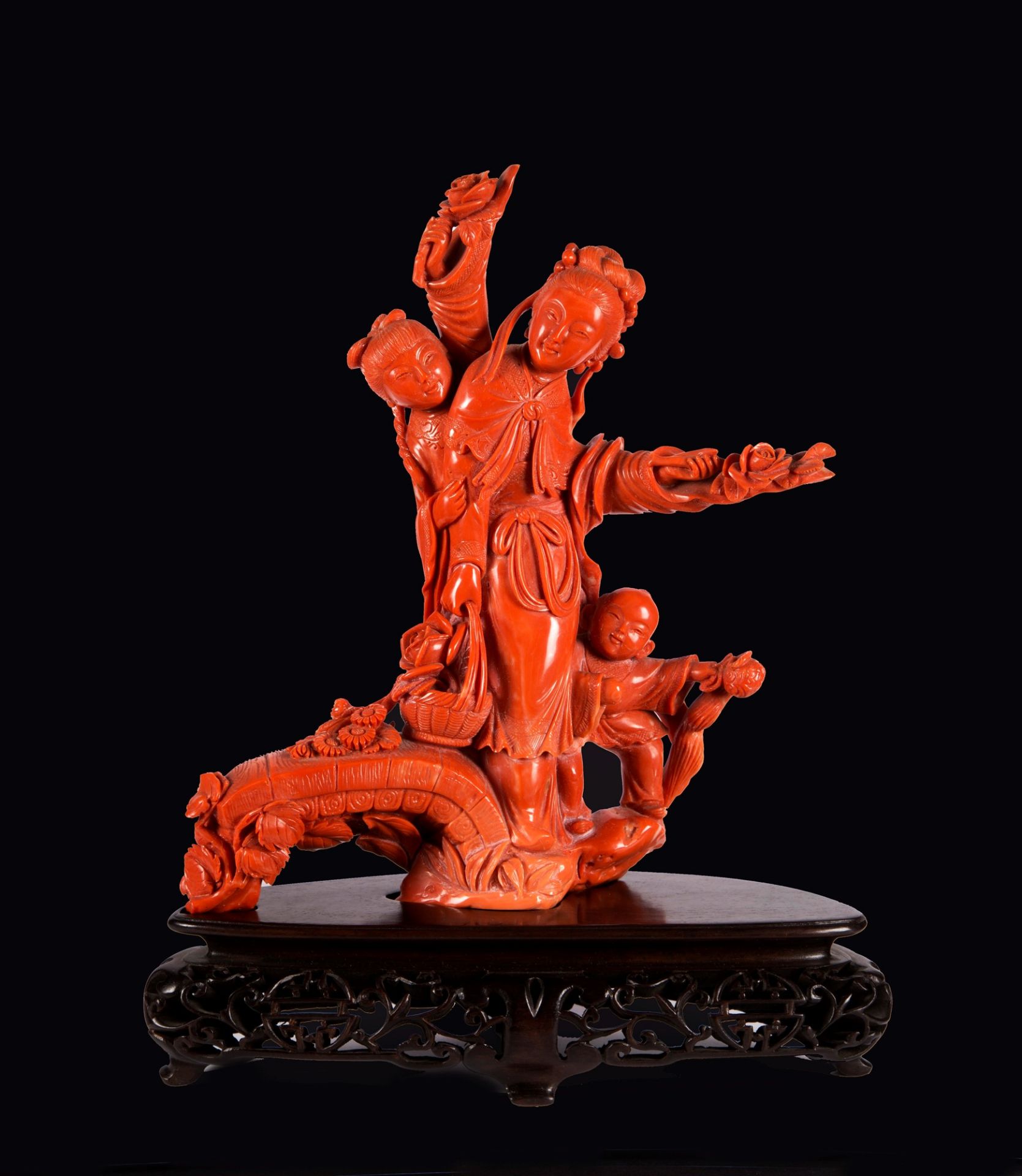 GROUP IN RED CORAL BEIJING WORKMANSHIP h. 24.5 cm 