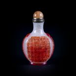 RED OVERLAY GLASS SNUFF BOTTLE WITH IDEOGRAMS h. 7,3 cm