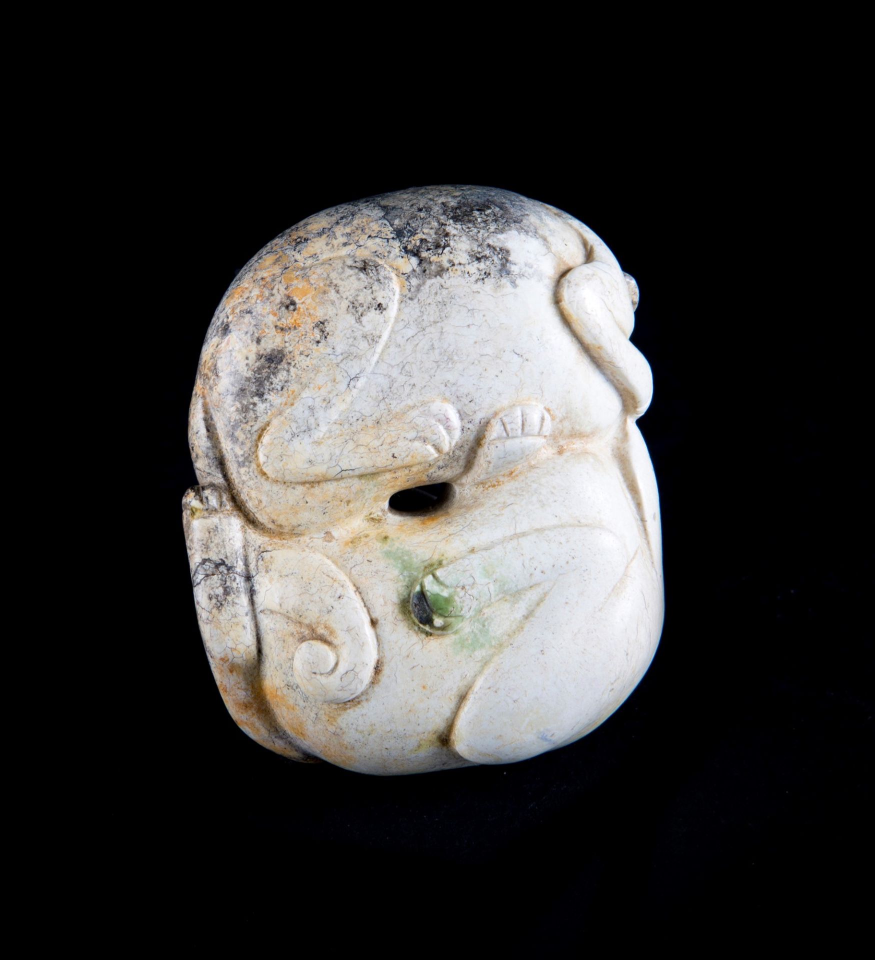 A BURNT â€˜CHICKEN BONEâ€™ JADE CARVING OF TWO BADGERS l. 5,5 cm - Image 2 of 2