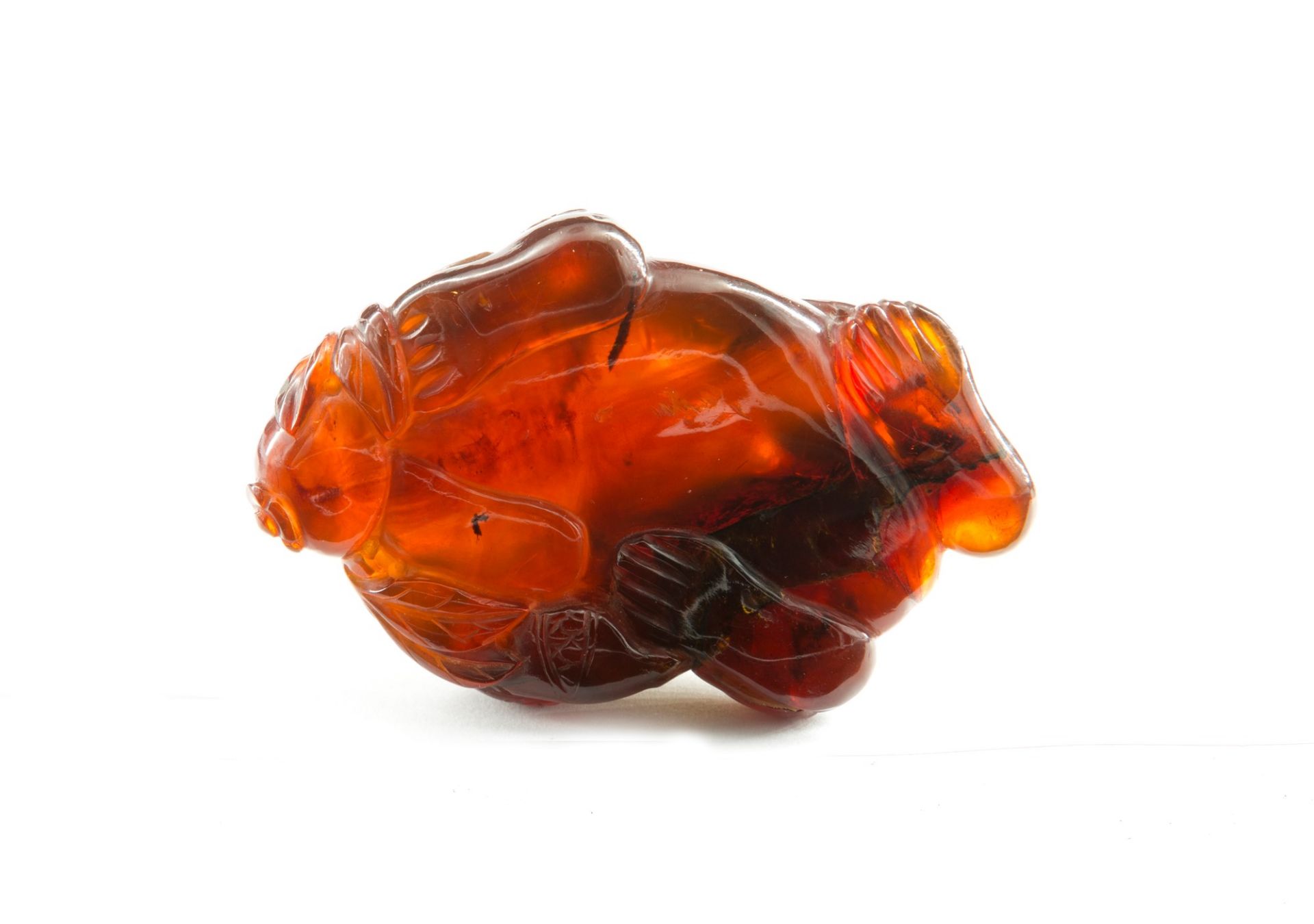AN AMBER CARVING OF A TOAD  l. 7 cm - Image 2 of 2