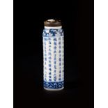 PORCELAIN SNUFF BOTTLE h. 8.5 cm