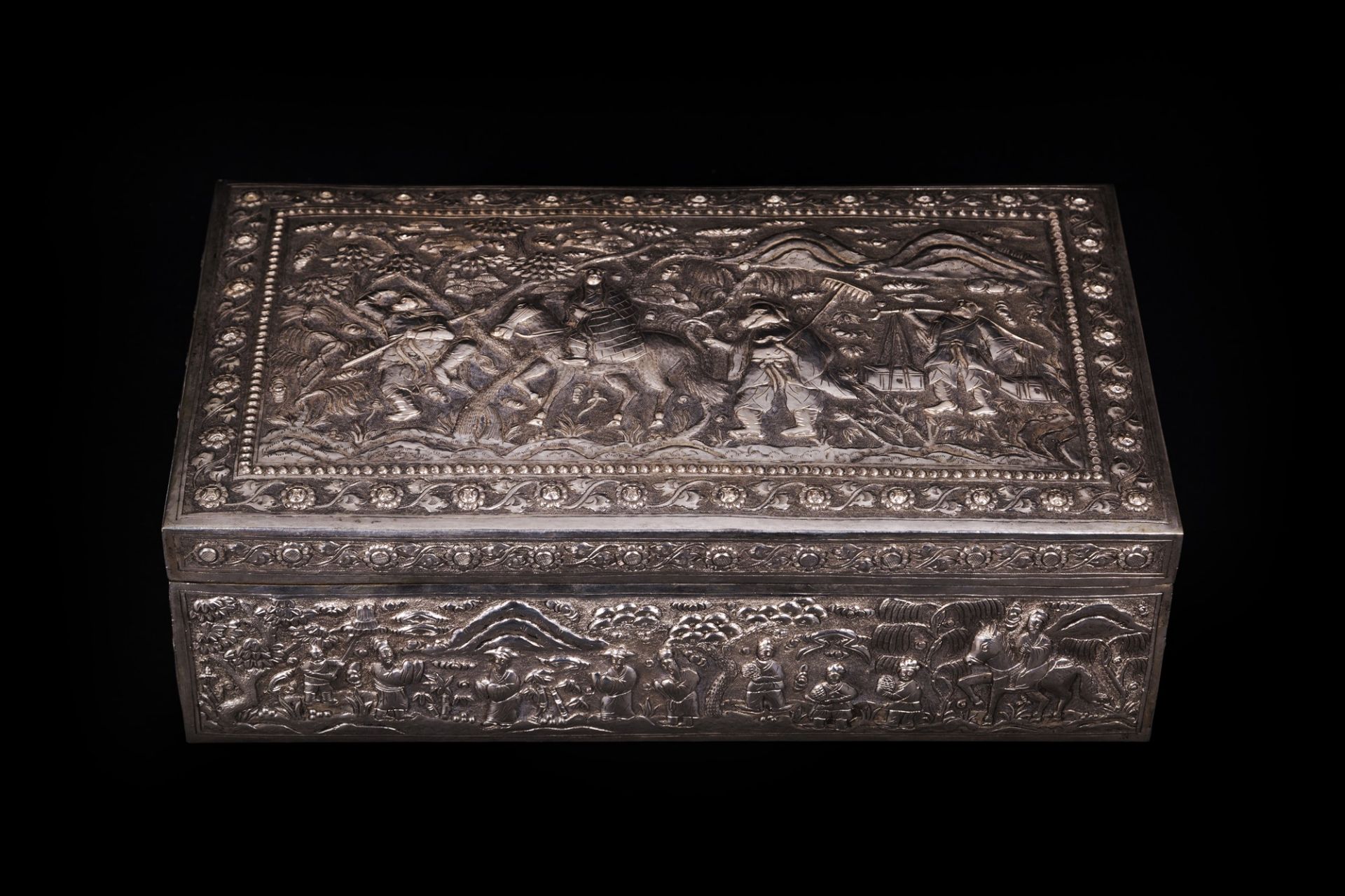 SILVER BOX h. 8 cm x l. 28.2 cm x w. 16.7 cm 