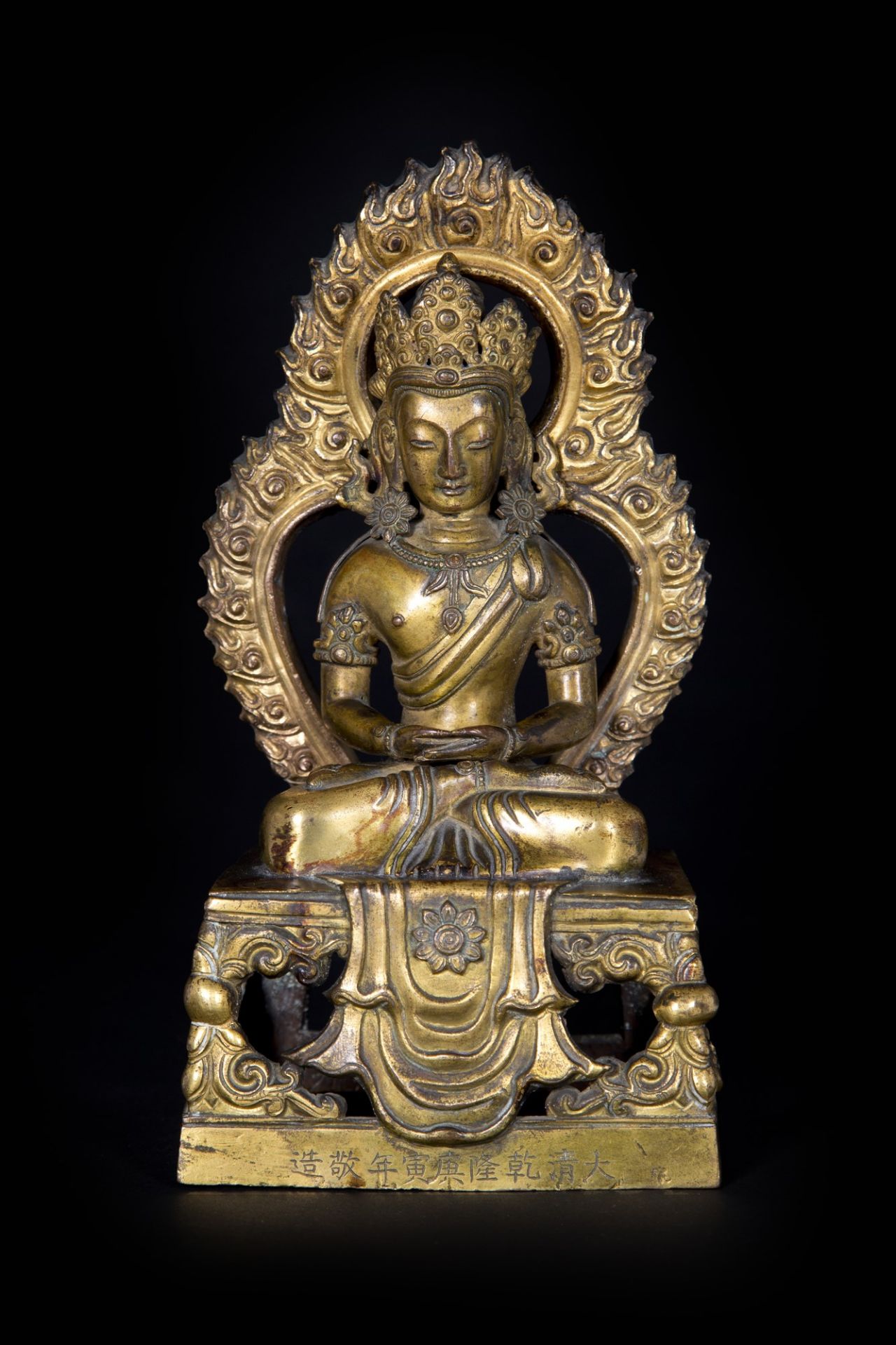 GILT-BRONZE FIGURE OF SEATED BUDDHA AMITAYUS WITH FLAME h. 21.5 cm - Bild 2 aus 4