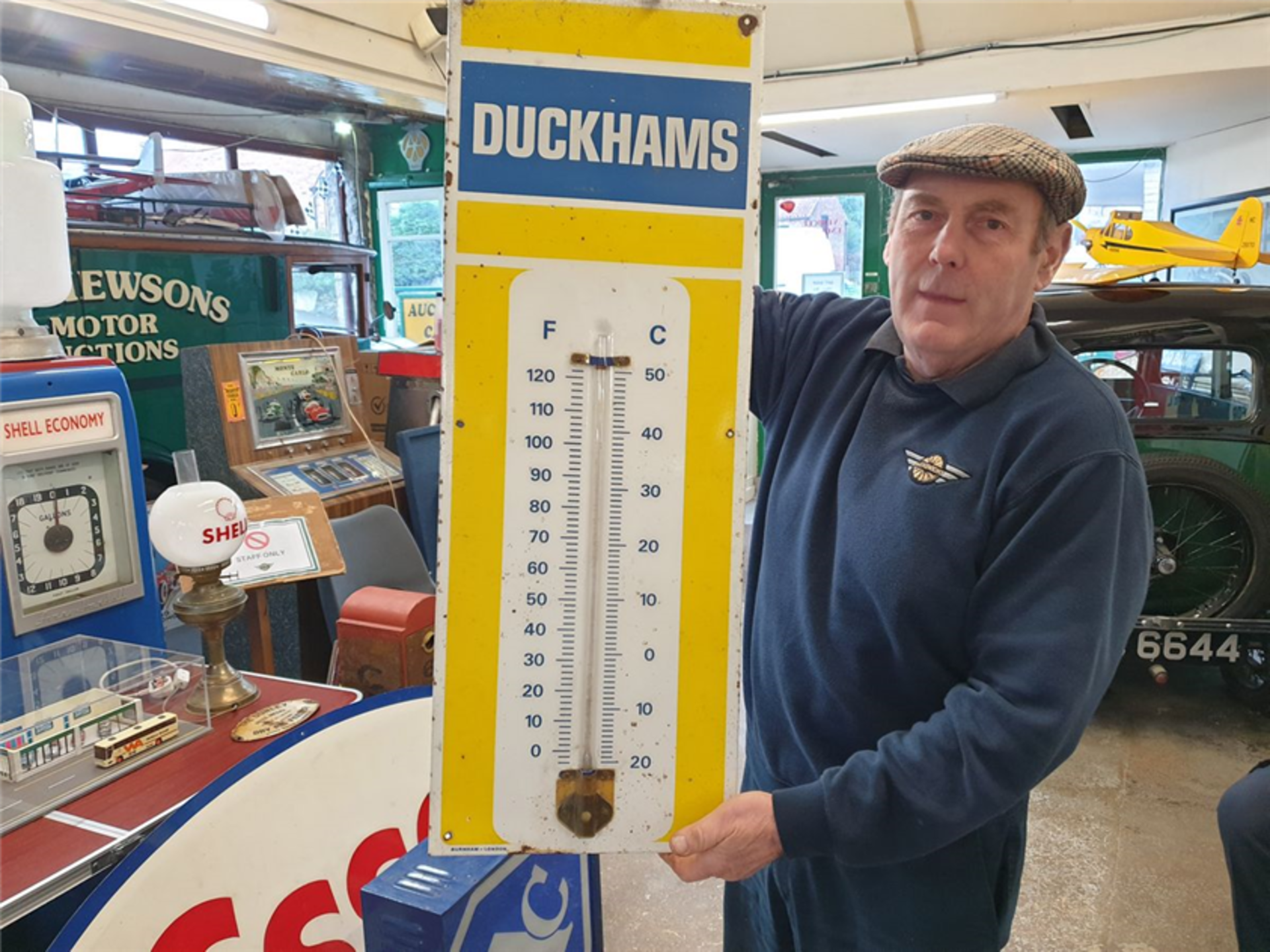 DUCKHAMS THERMOMETER SIGN