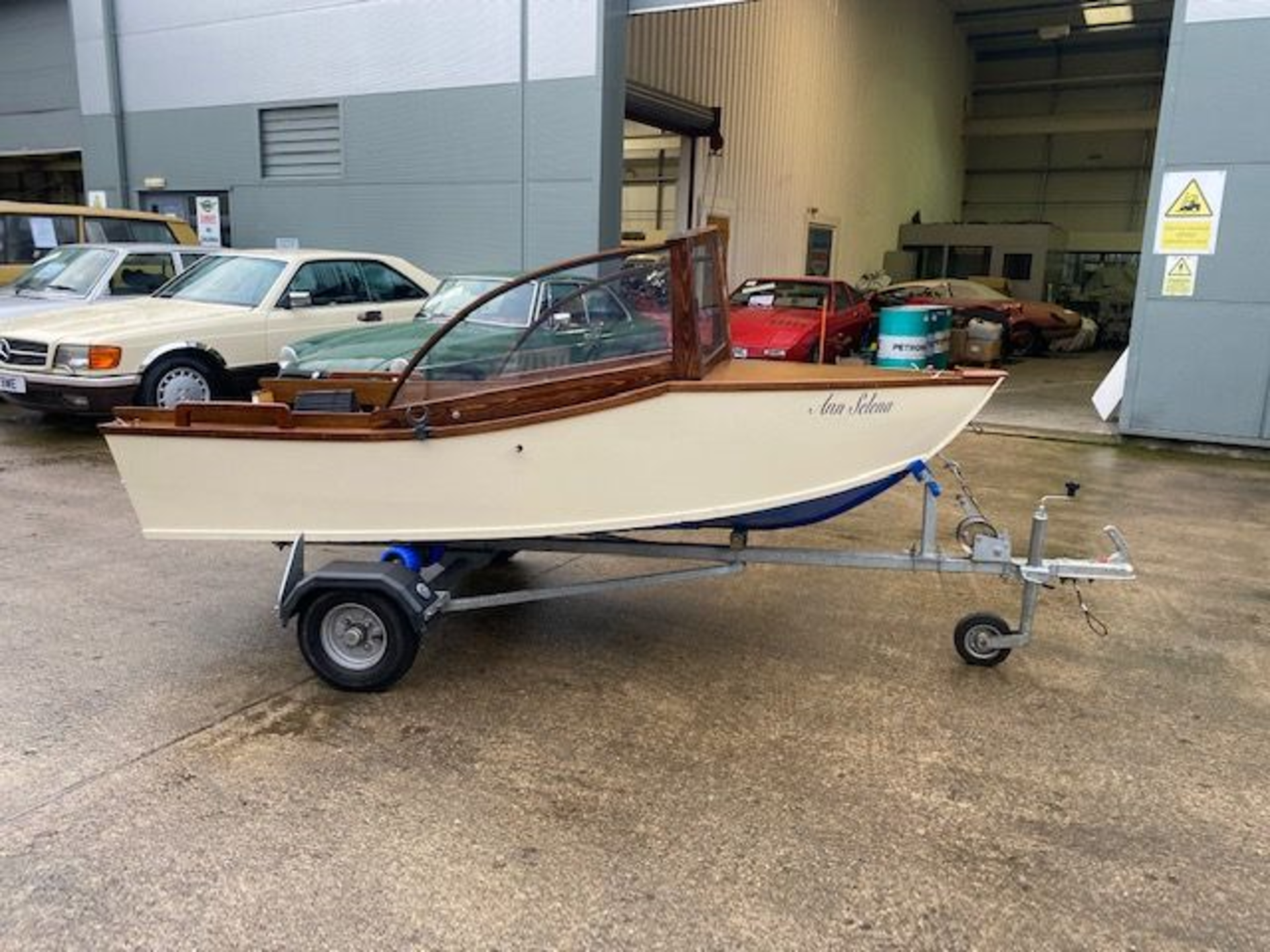 BOAT WITH TRAILER & OUTBOARD MOTOR