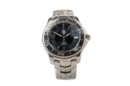 A GENTLEMAN'S TAG HEUER LINK STAINLESS STEEL QUARTZ WRIST WATCH