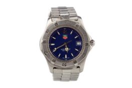 A GENTLEMAN'S TAG HEUER PROFESSIONAL STAINLESS STEEL QUARTZ WRIST WATCH