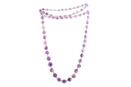 AN AMETHYST BEAD NECKLACE