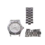 A GENTLEMAN'S TAG HEUER STAINLESS STEEL AUTOMATIC WRIST WATCH