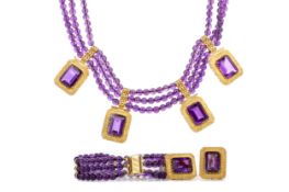 A PURPLE BEADED SUITE OF JEWELLERY