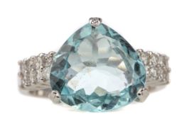 A CERTIFICATED AQUAMARINE AND DIAMOND RING