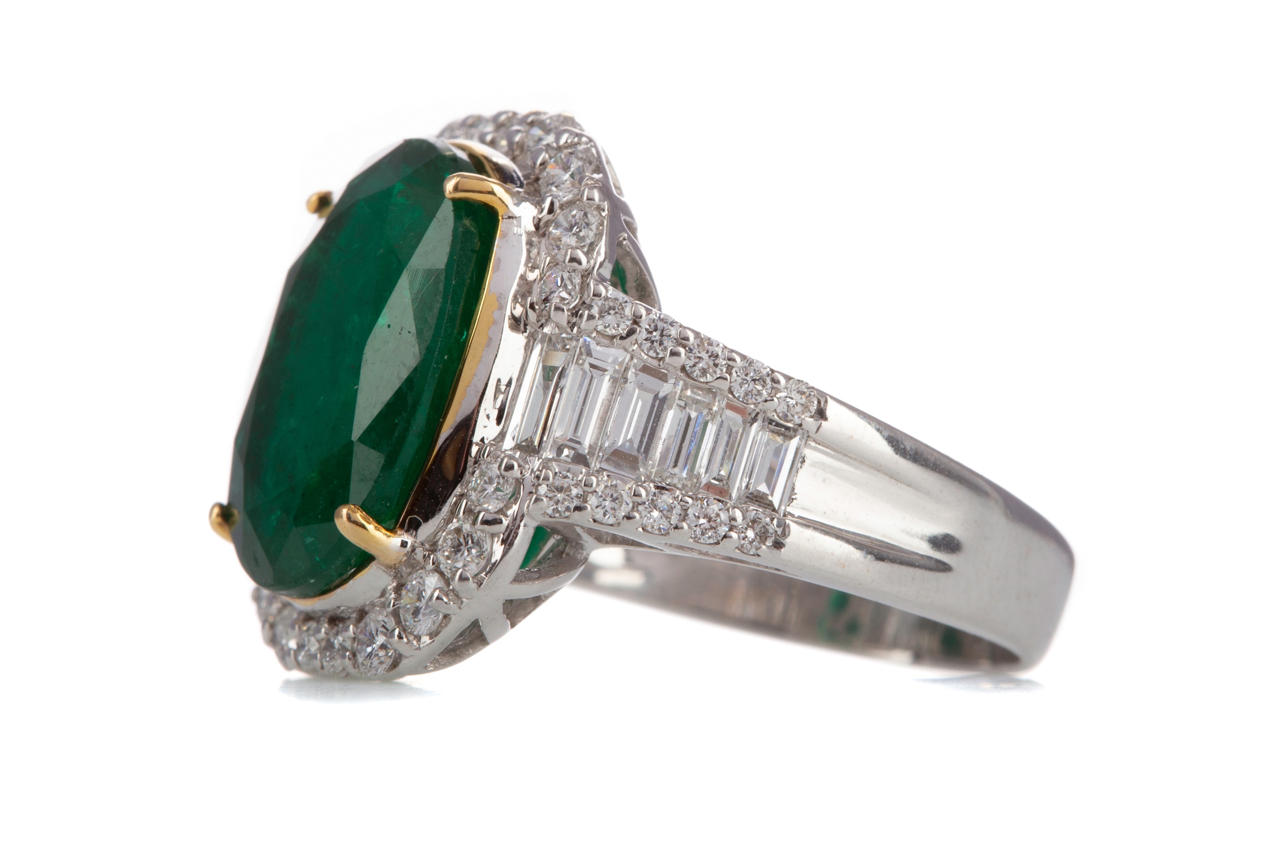 A CERTIFICATED EMERALD AND DIAMOND RING - Image 2 of 2