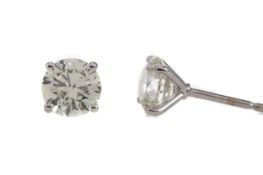 A PAIR OF DIAMOND STUD EARRINGS