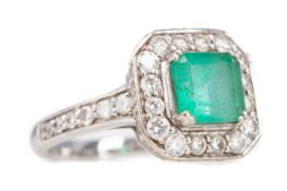 EMERALD AND DIAMOND DRESS RING