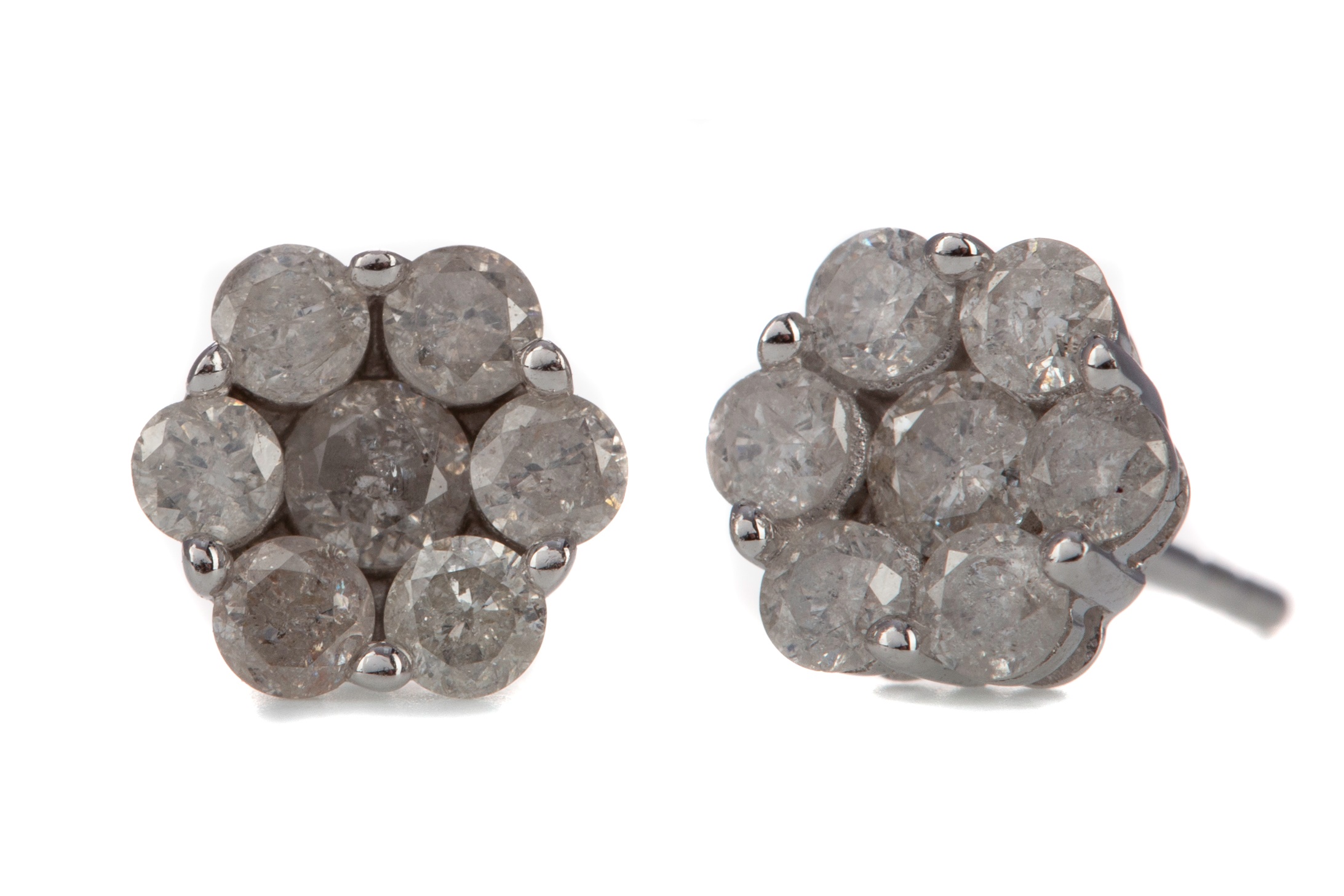 A PAIR OF DIAMOND STUD EARRINGS