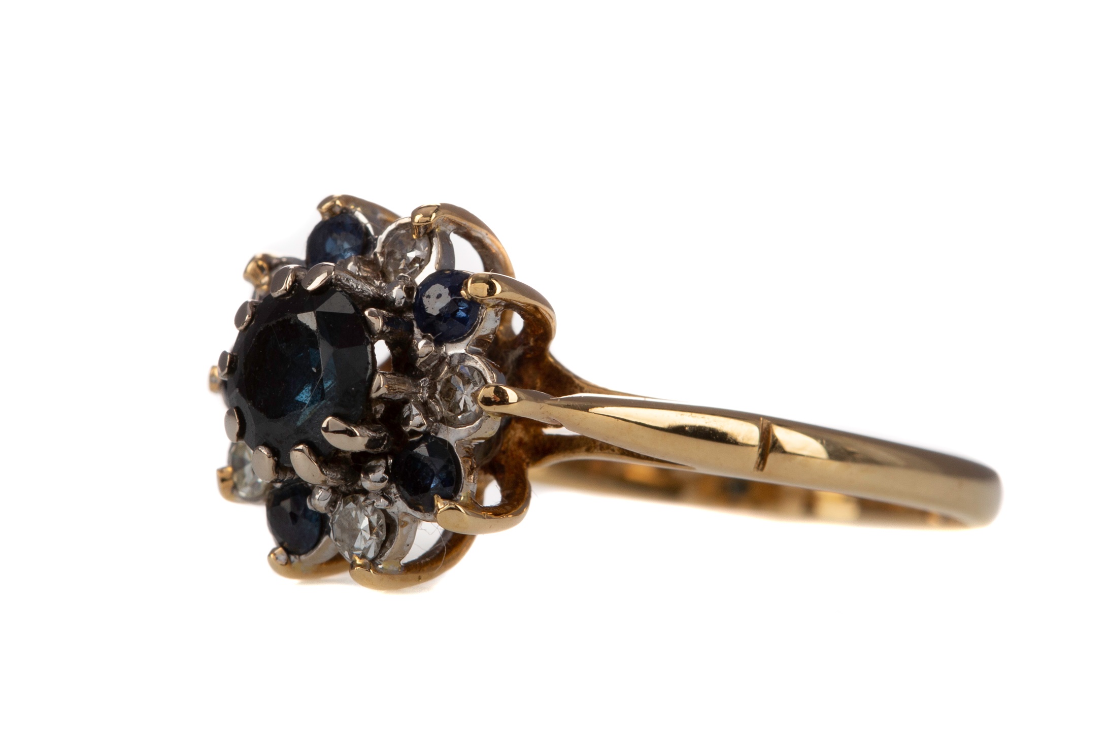 A SAPPHIRE AND DIAMOND RING - Image 2 of 2