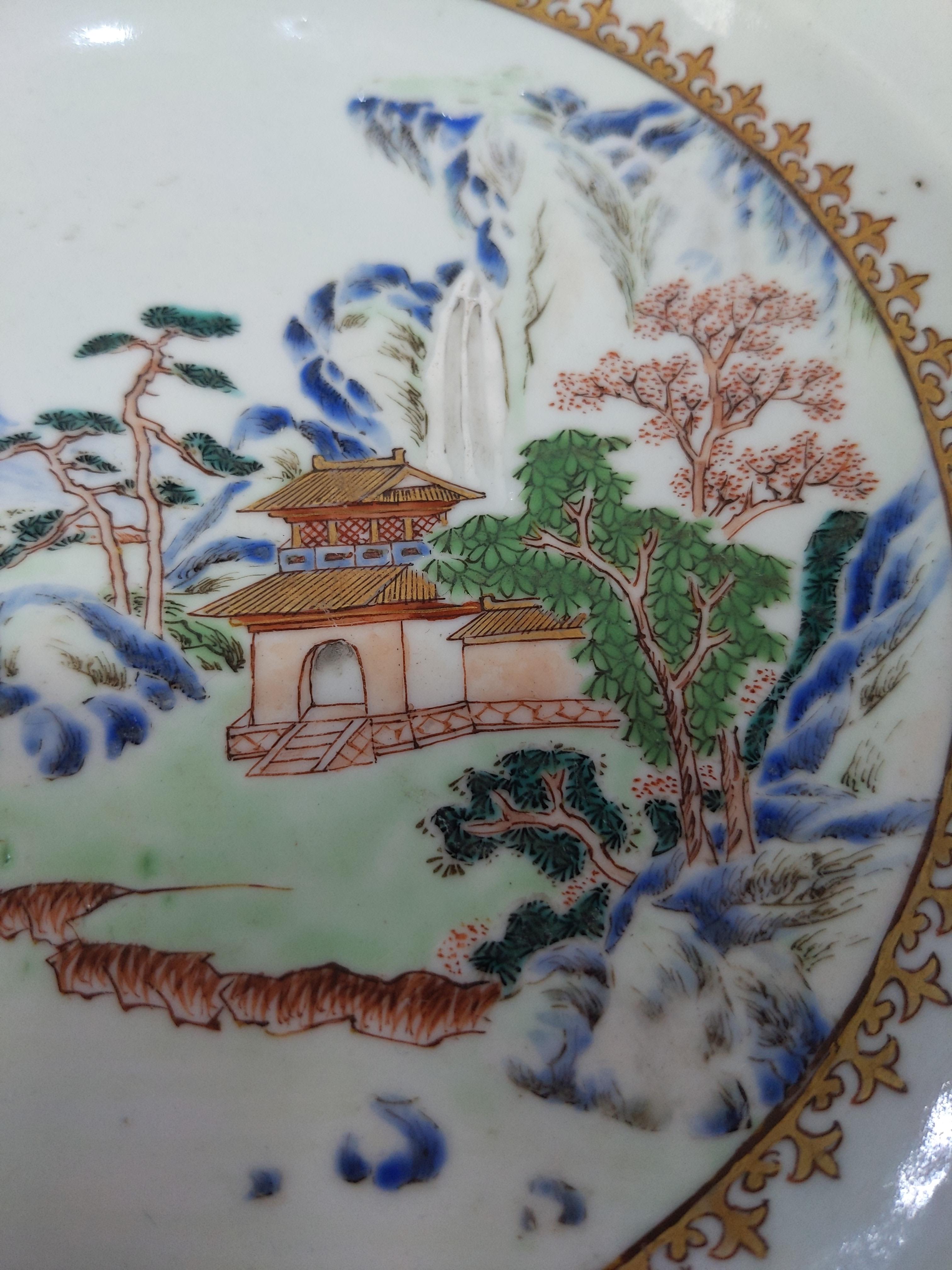 AN 18TH CENTURY CHINESE OCTAGONAL DISH - Image 3 of 10
