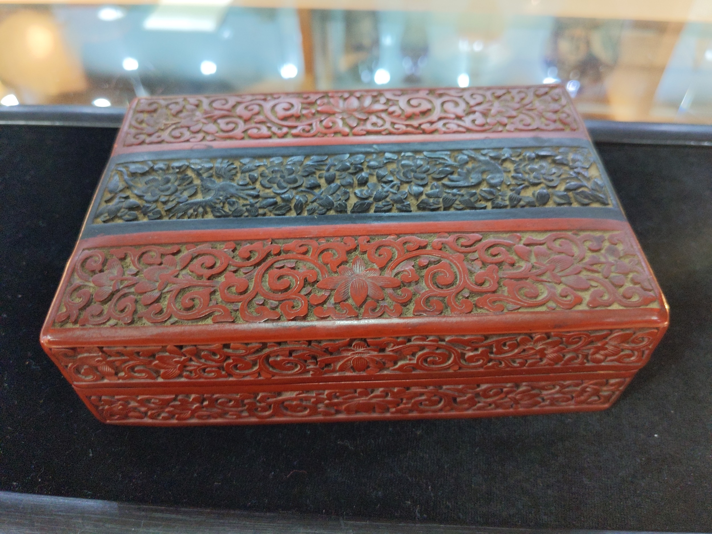 A CHINESE CINNABAR LACQUER BOX AND COVER - Image 2 of 10