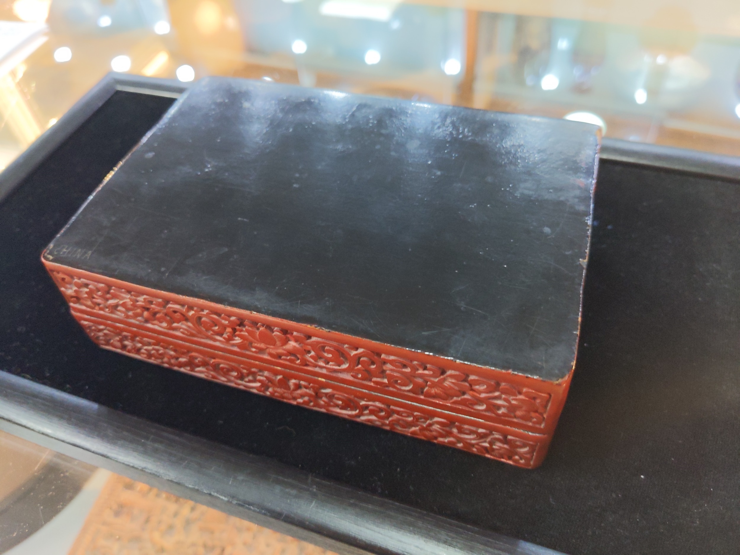 A CHINESE CINNABAR LACQUER BOX AND COVER - Image 6 of 10